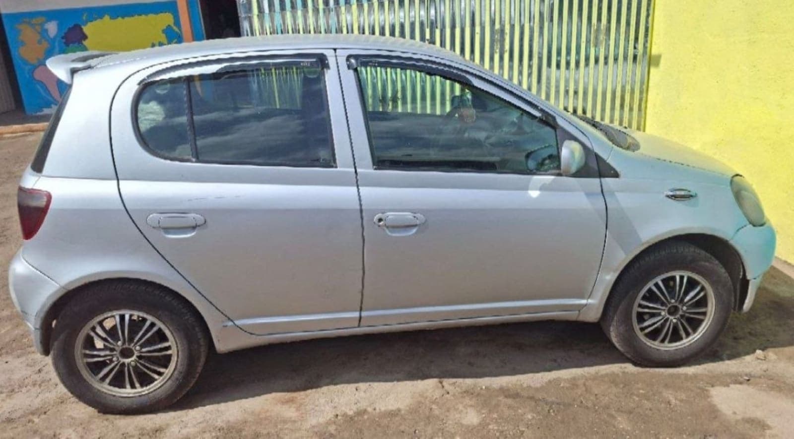 2001 Toyota Vitz — photo 5