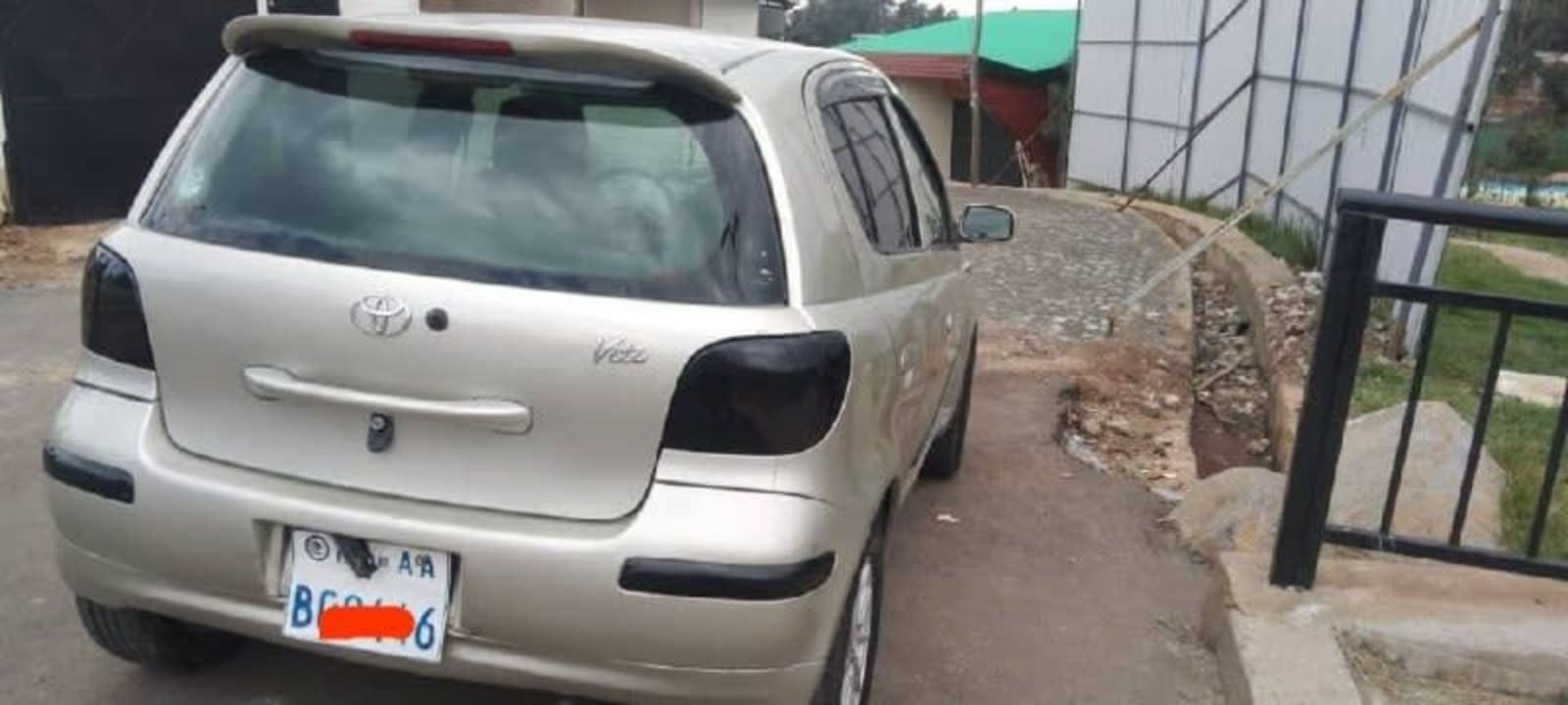 2002 Toyota Vitz — photo 6