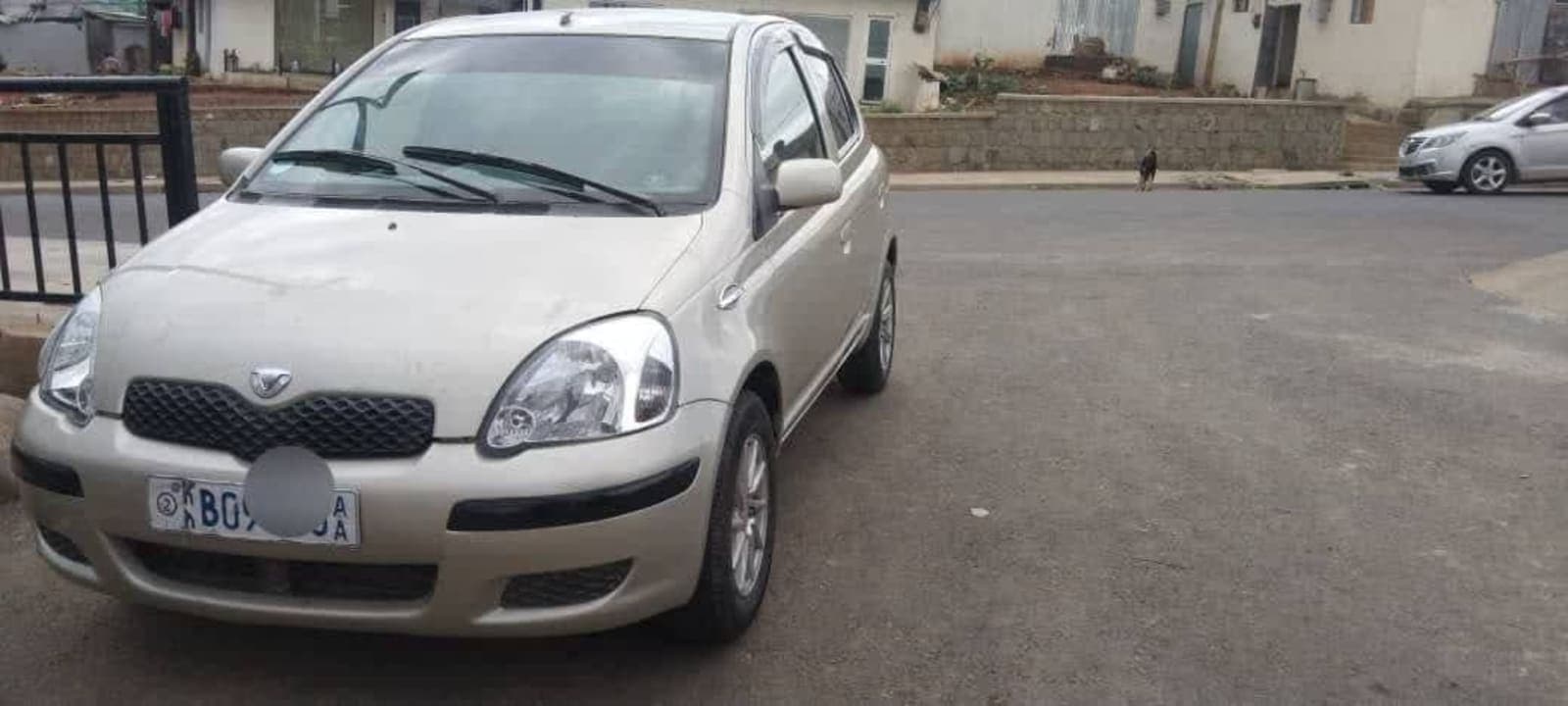 2002 Toyota Vitz — photo 1
