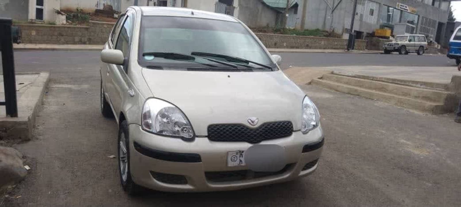 2002 Toyota Vitz — photo 4