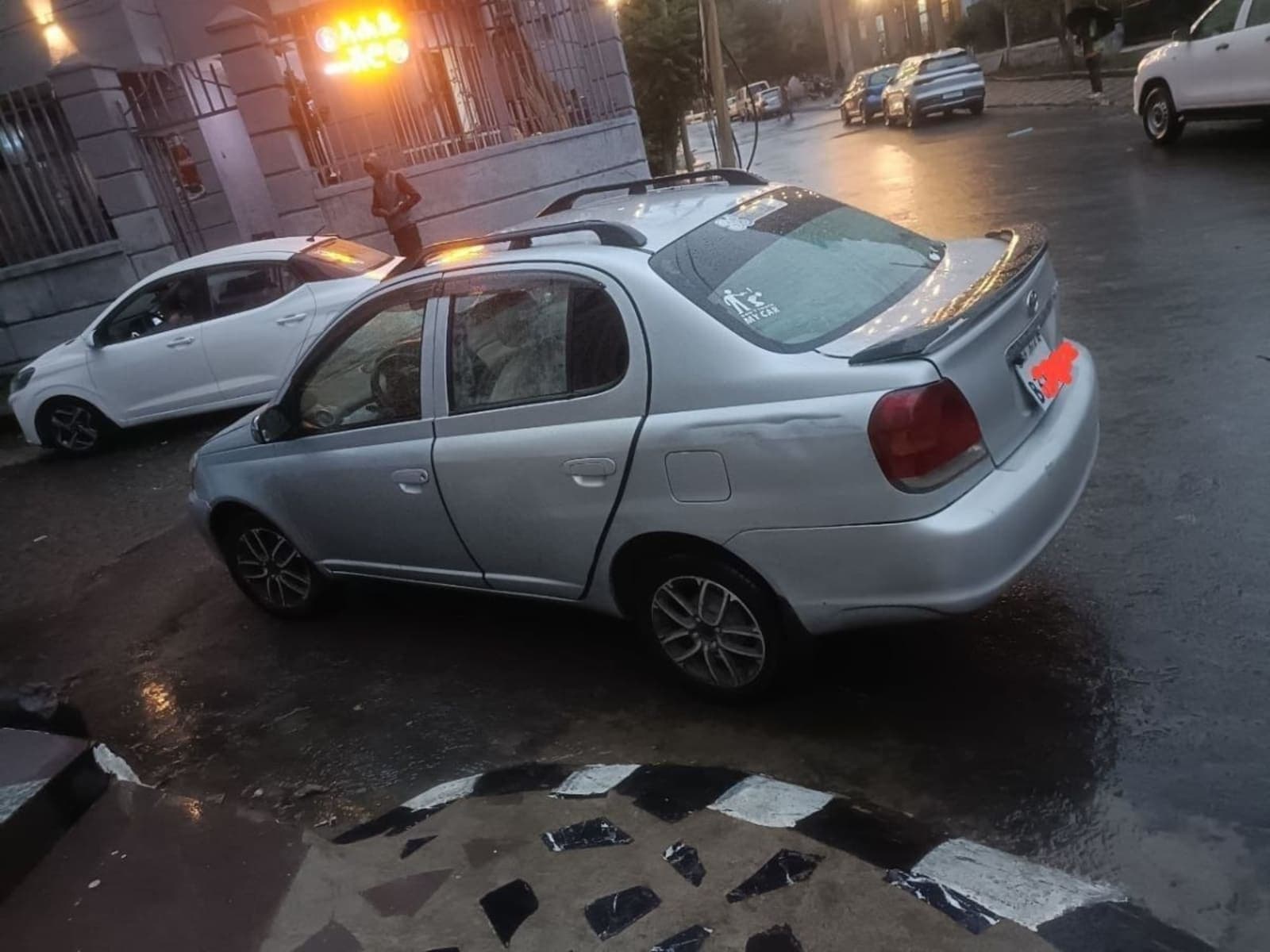 2005 Toyota Platz — photo 2