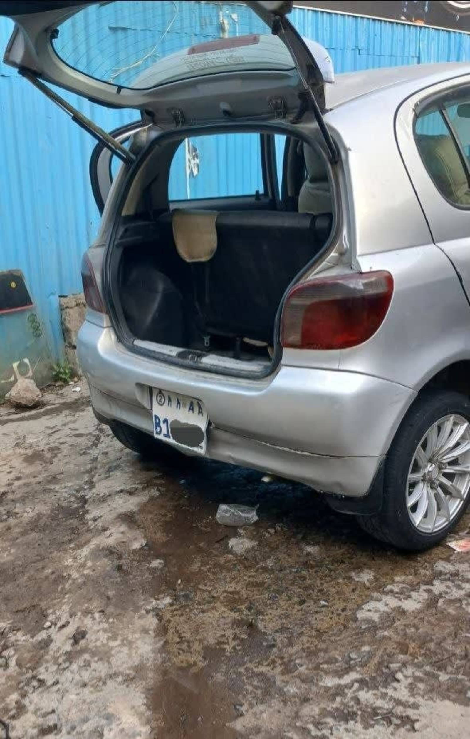 2001 Toyota Vitz — photo 3