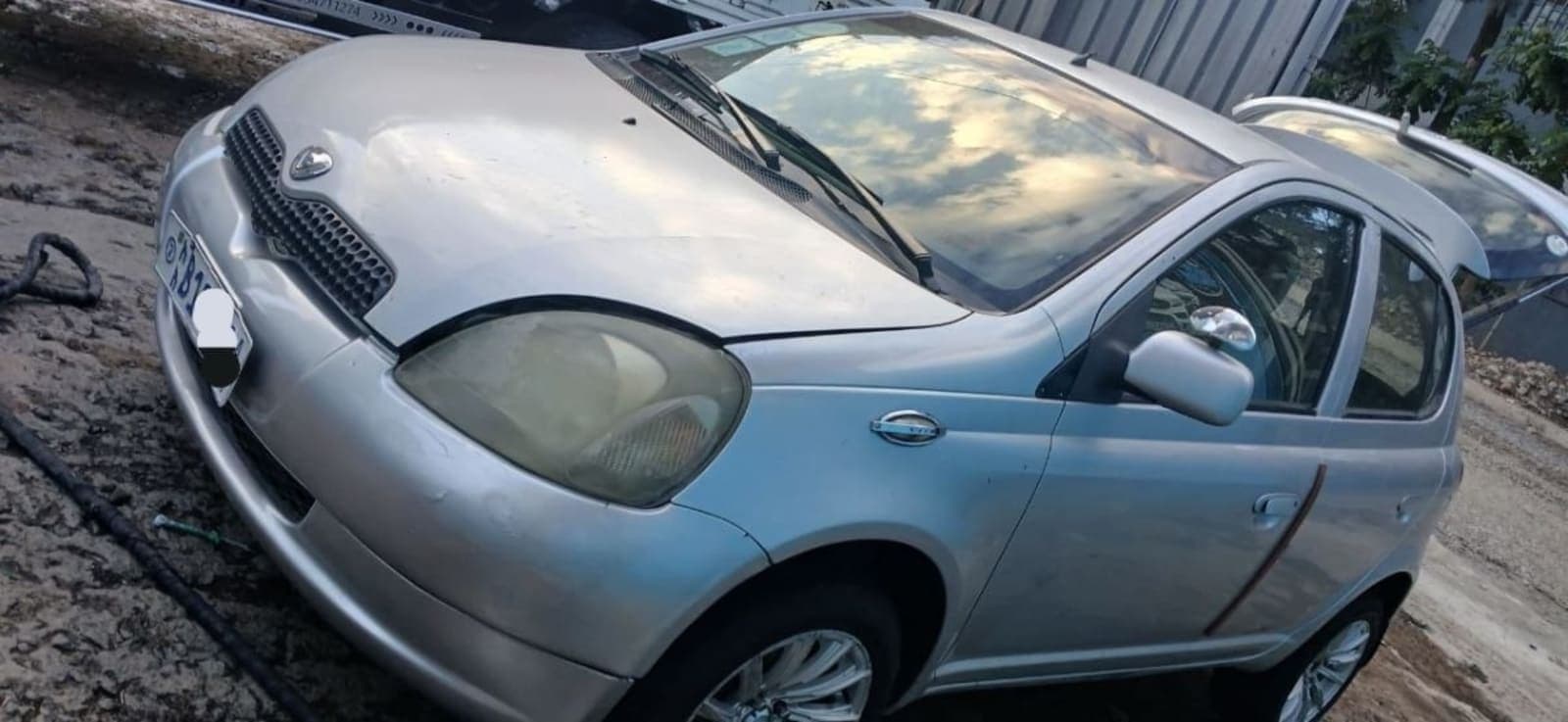 2001 Toyota Vitz — photo 4