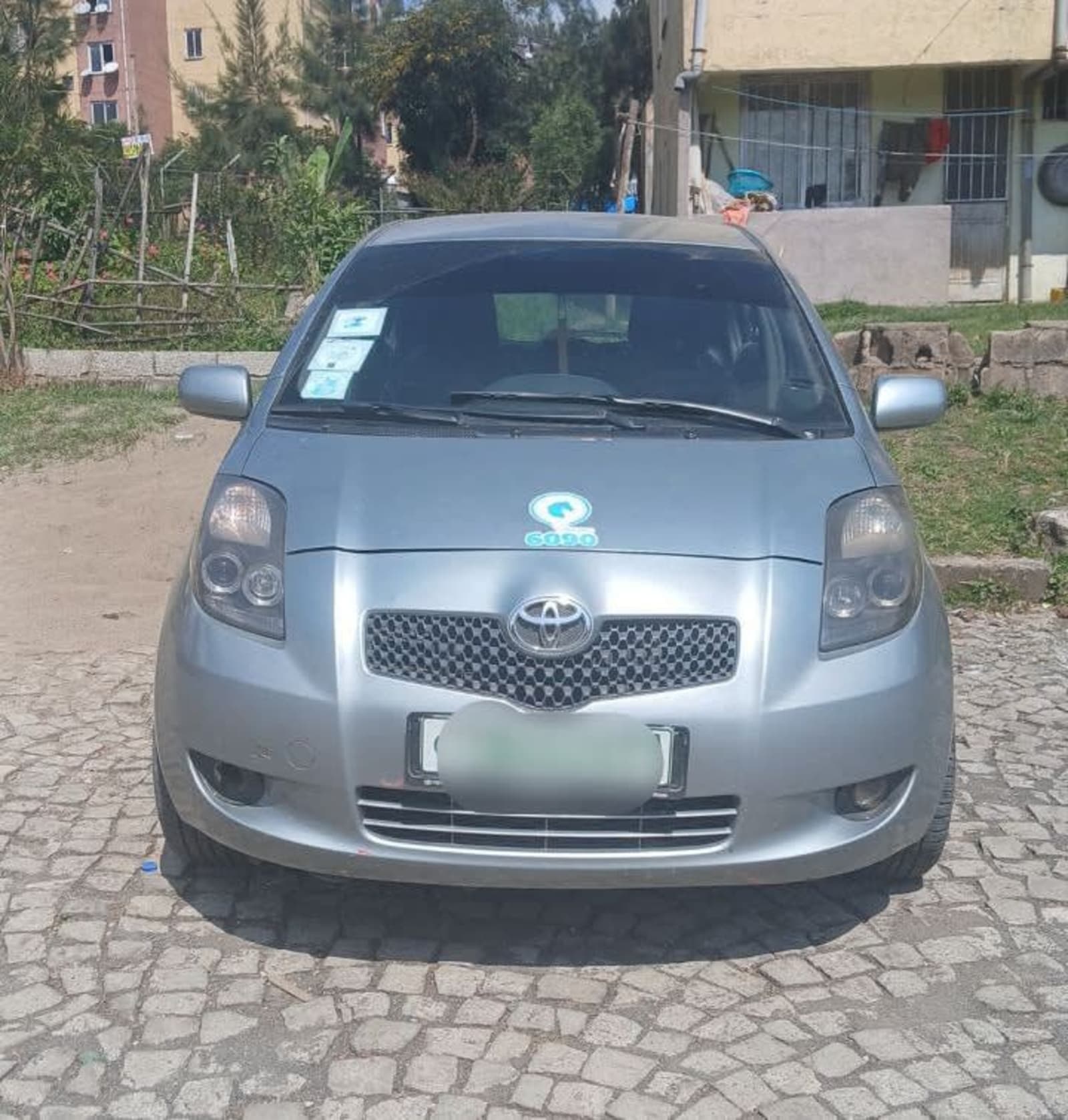 2006 Toyota compact — photo 2