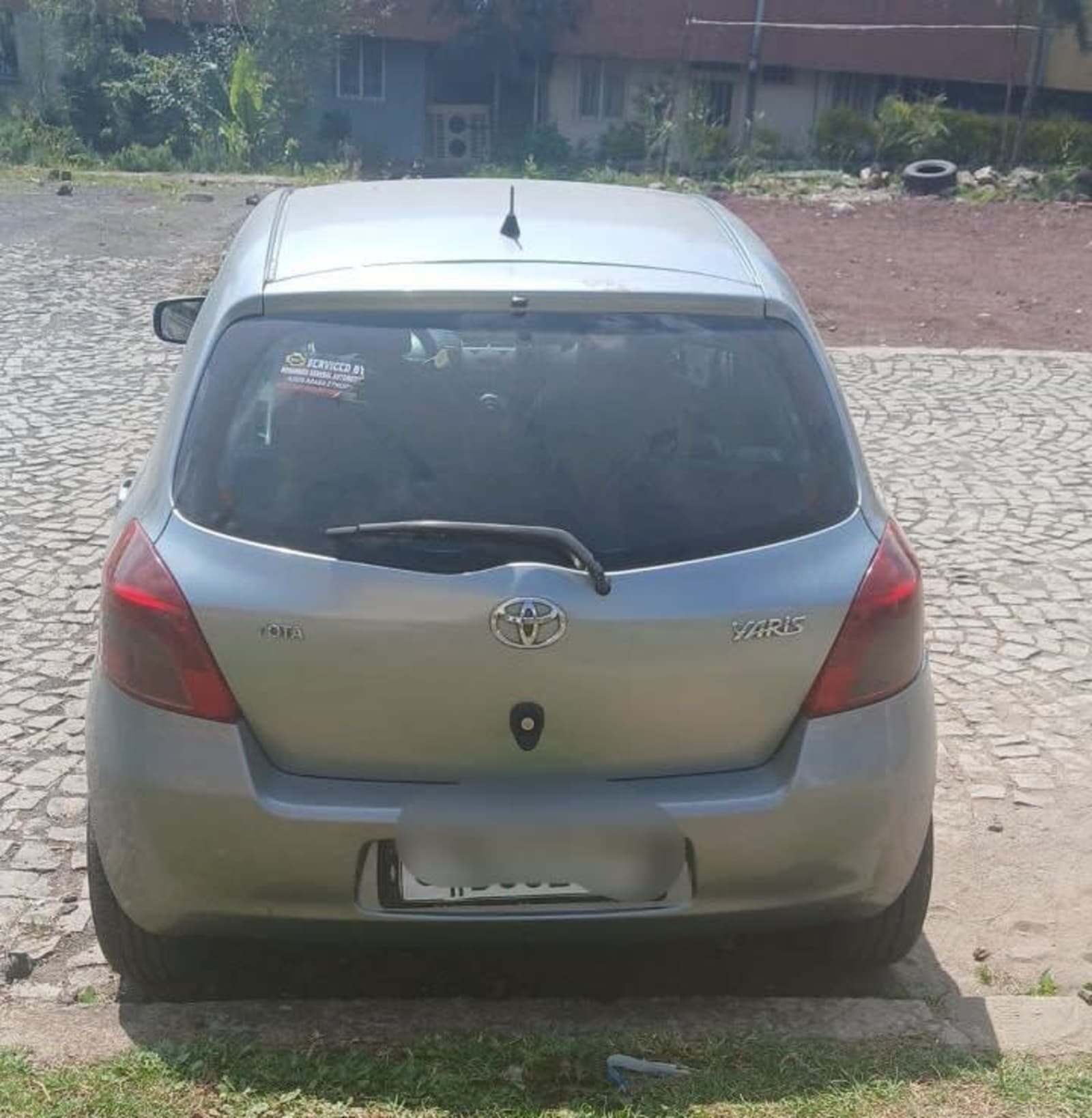 2006 Toyota compact — photo 3