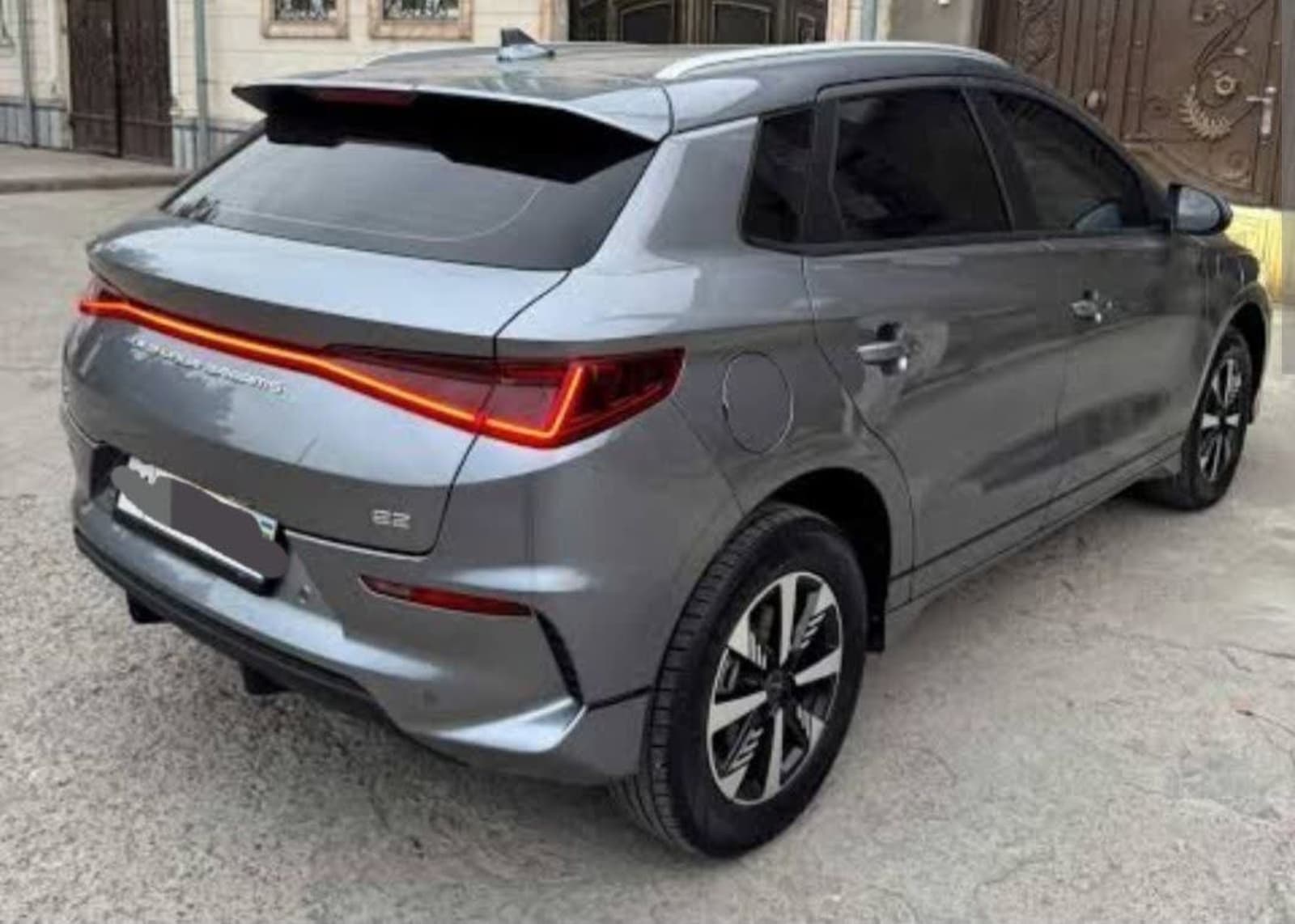 2025 BYD e2 — photo 2