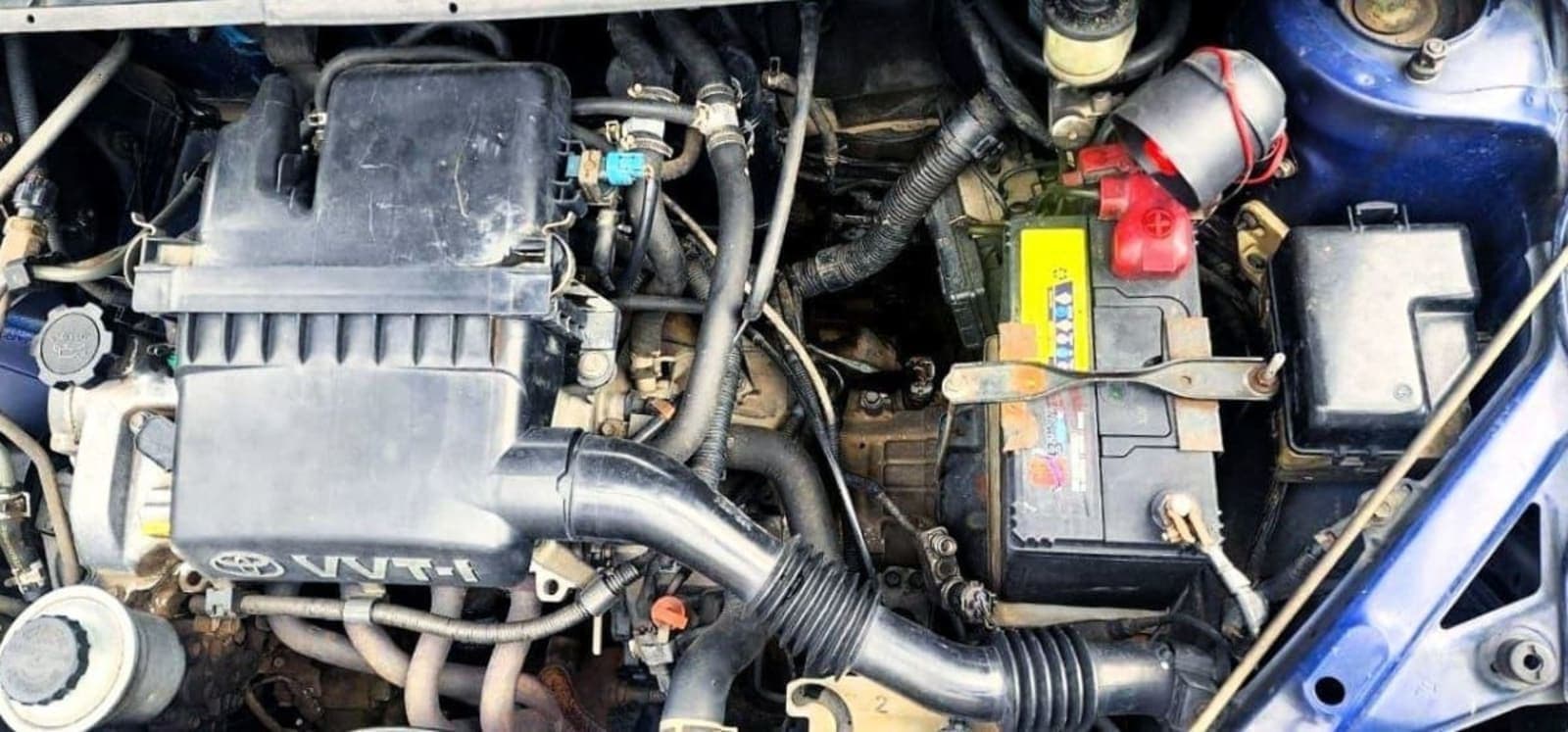 2001 Toyota Platz — photo 1