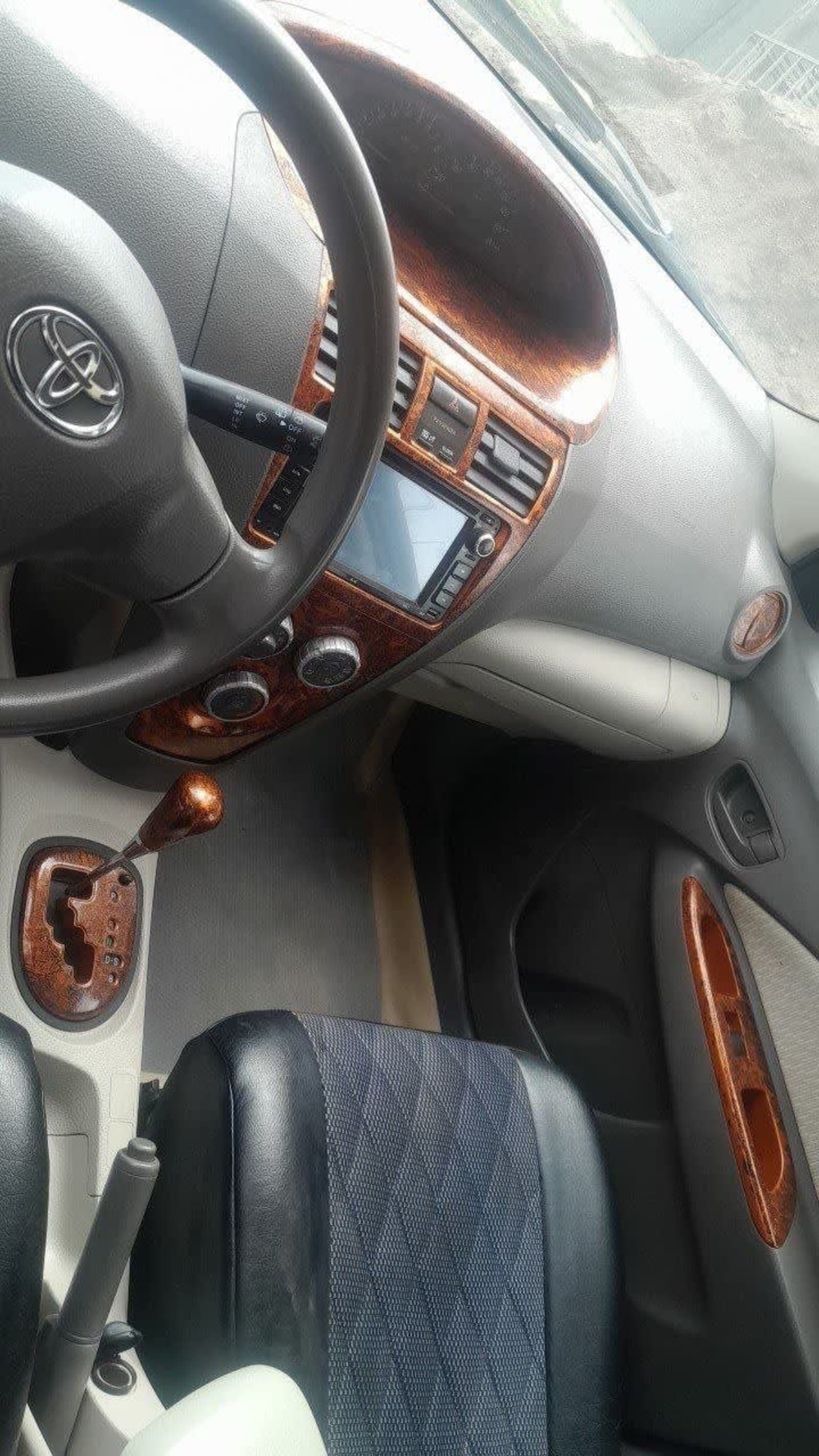 2010 Toyota Yaris Belta โ photo 2