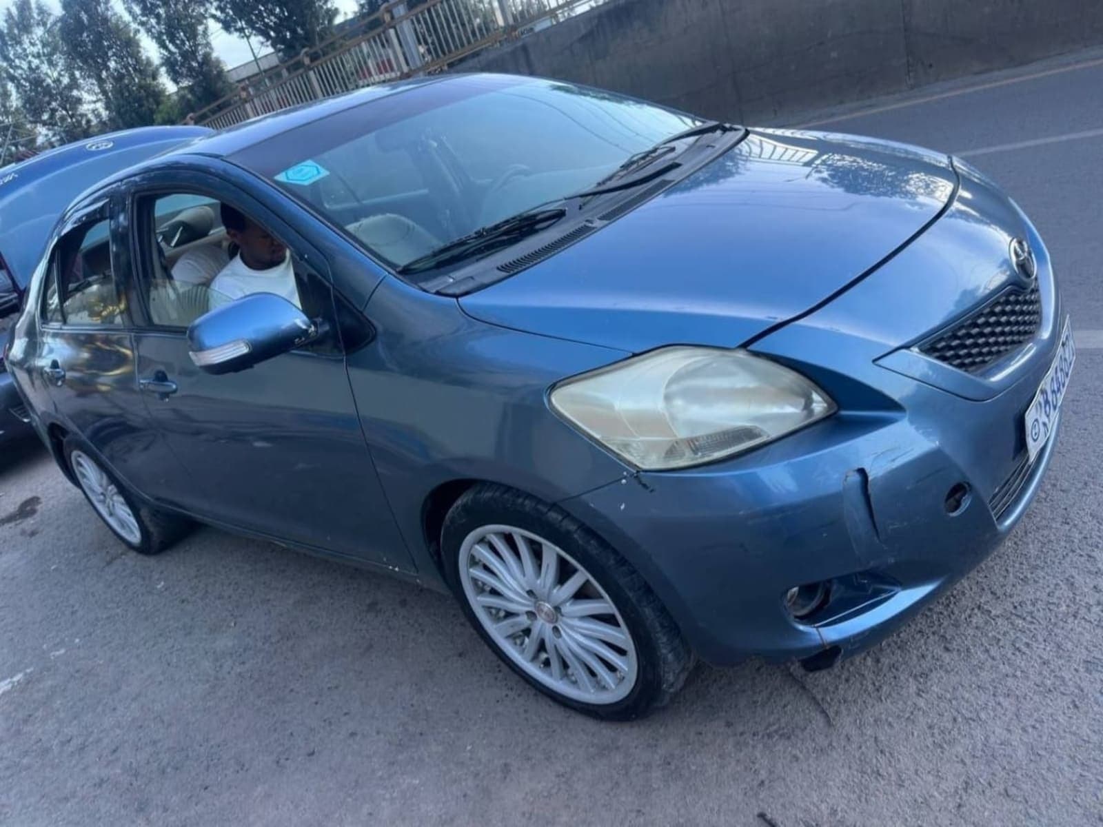 2011 Toyota Belta — photo 1