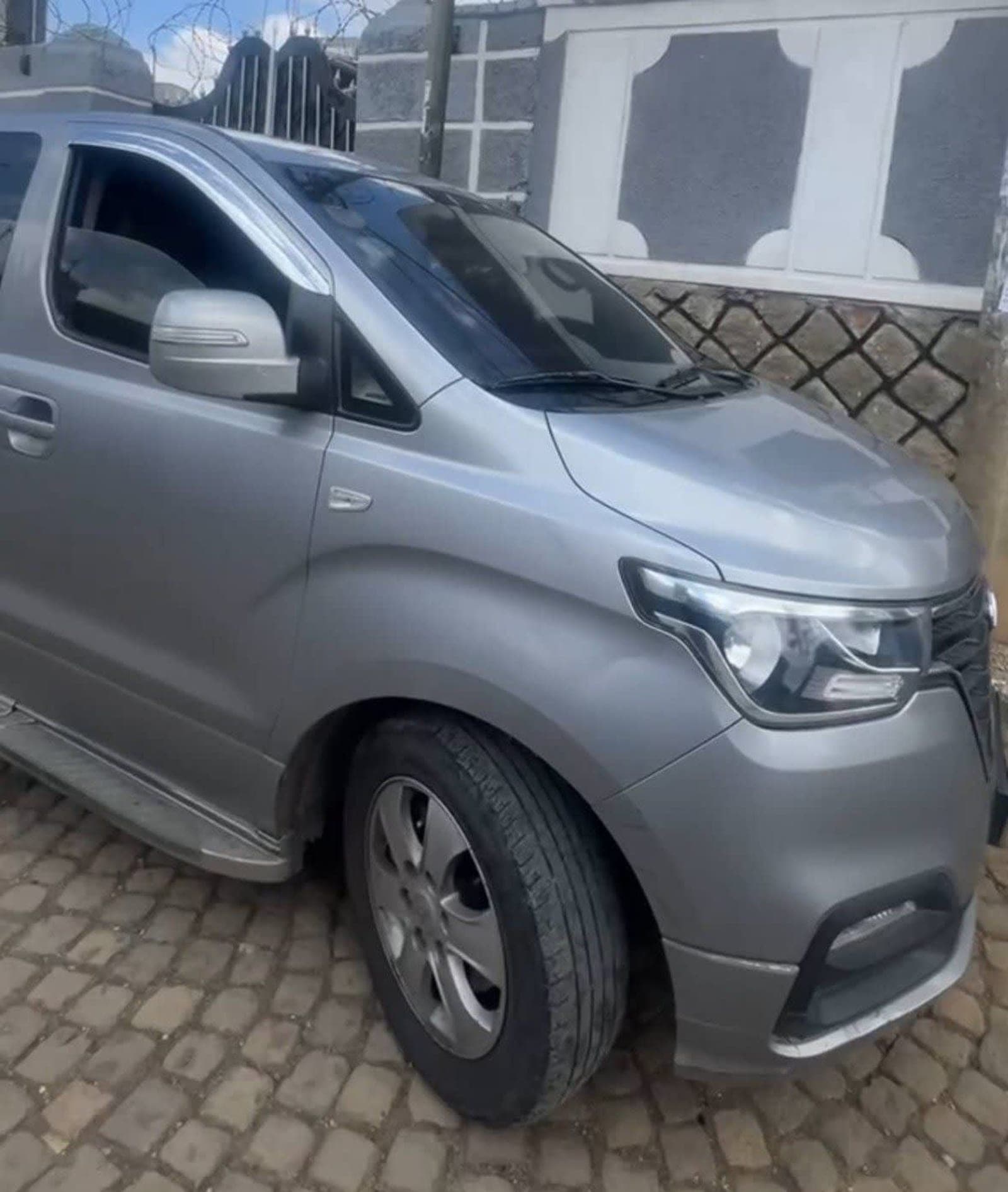 2020 Hyundai Grand Starex — photo 2