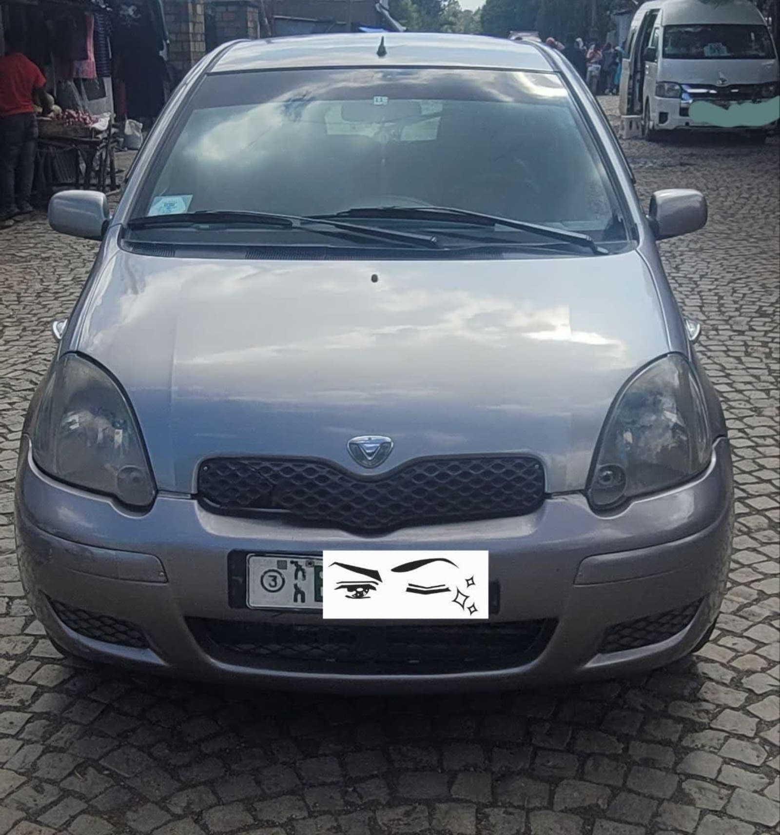 2004 Toyota Vitz — photo 4