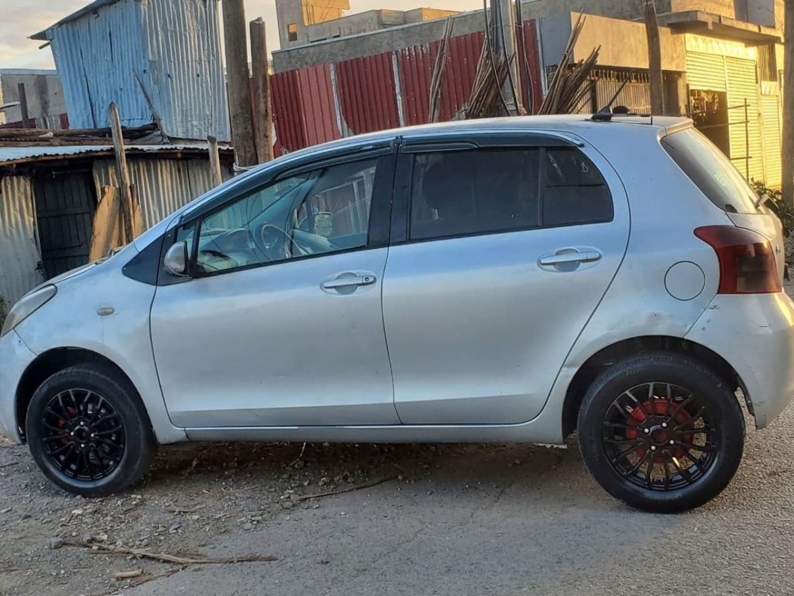 2005 Toyota Yaris compact — photo 5