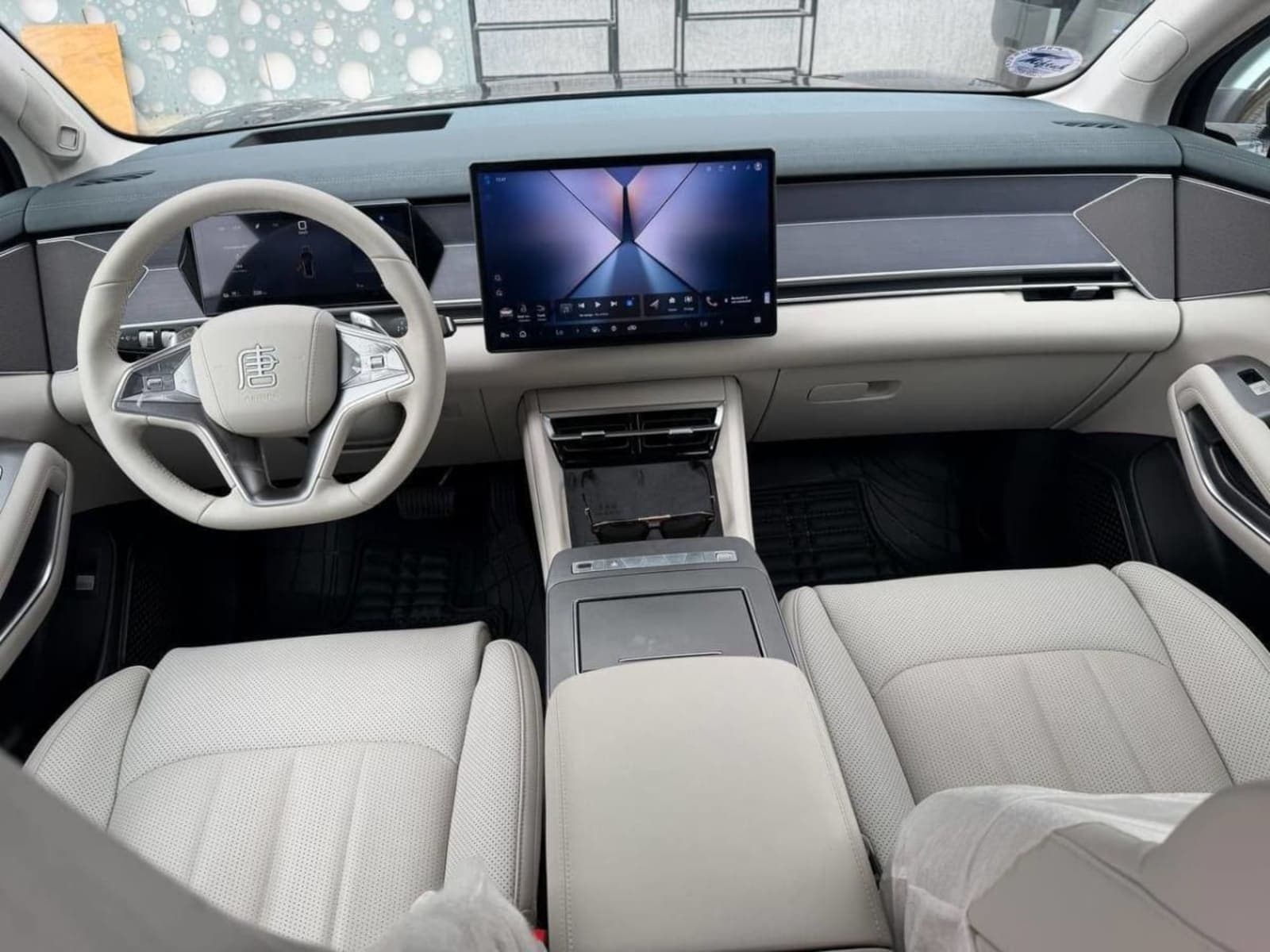 2025 BYD Tang — photo 2