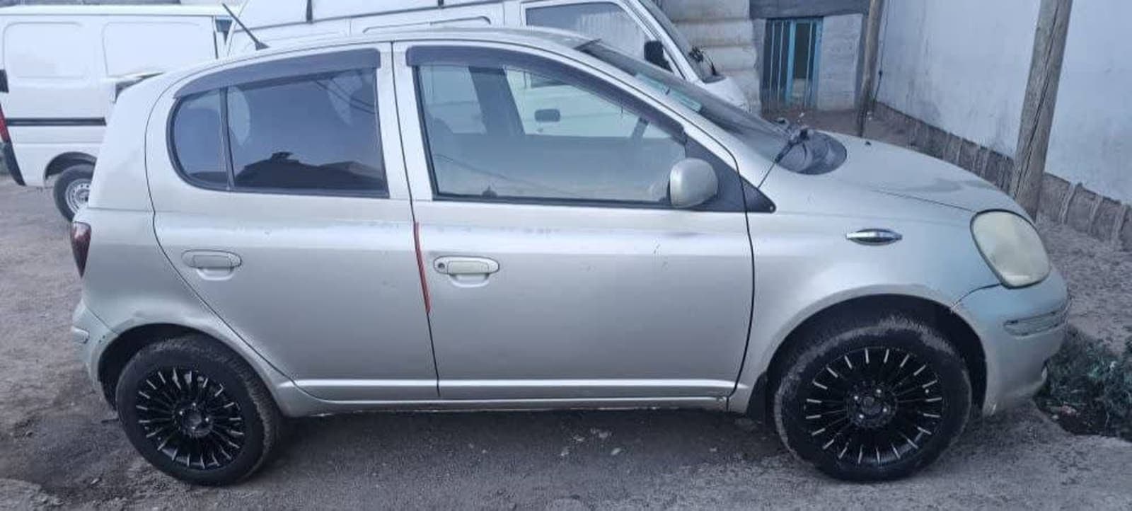 2004 Toyota Vitz โ photo 2