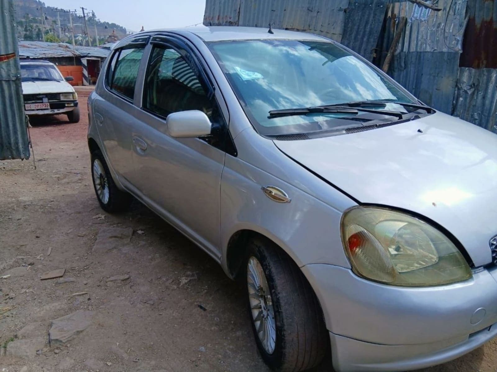 1999 Toyota Vitz — photo 3