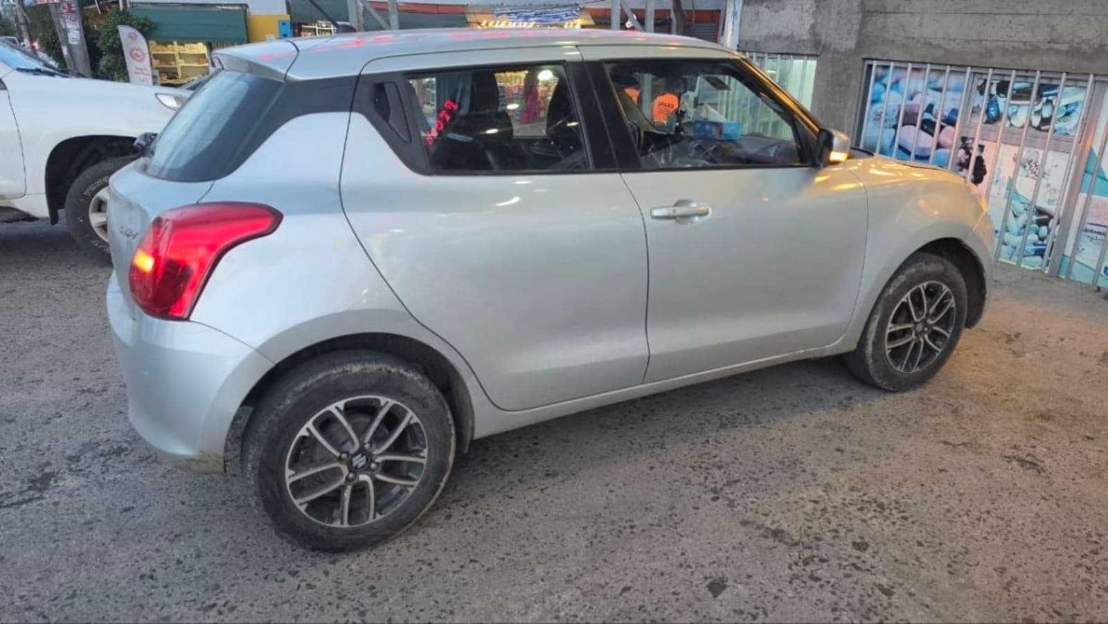 2021 SUZUKI SWIFT — photo 1