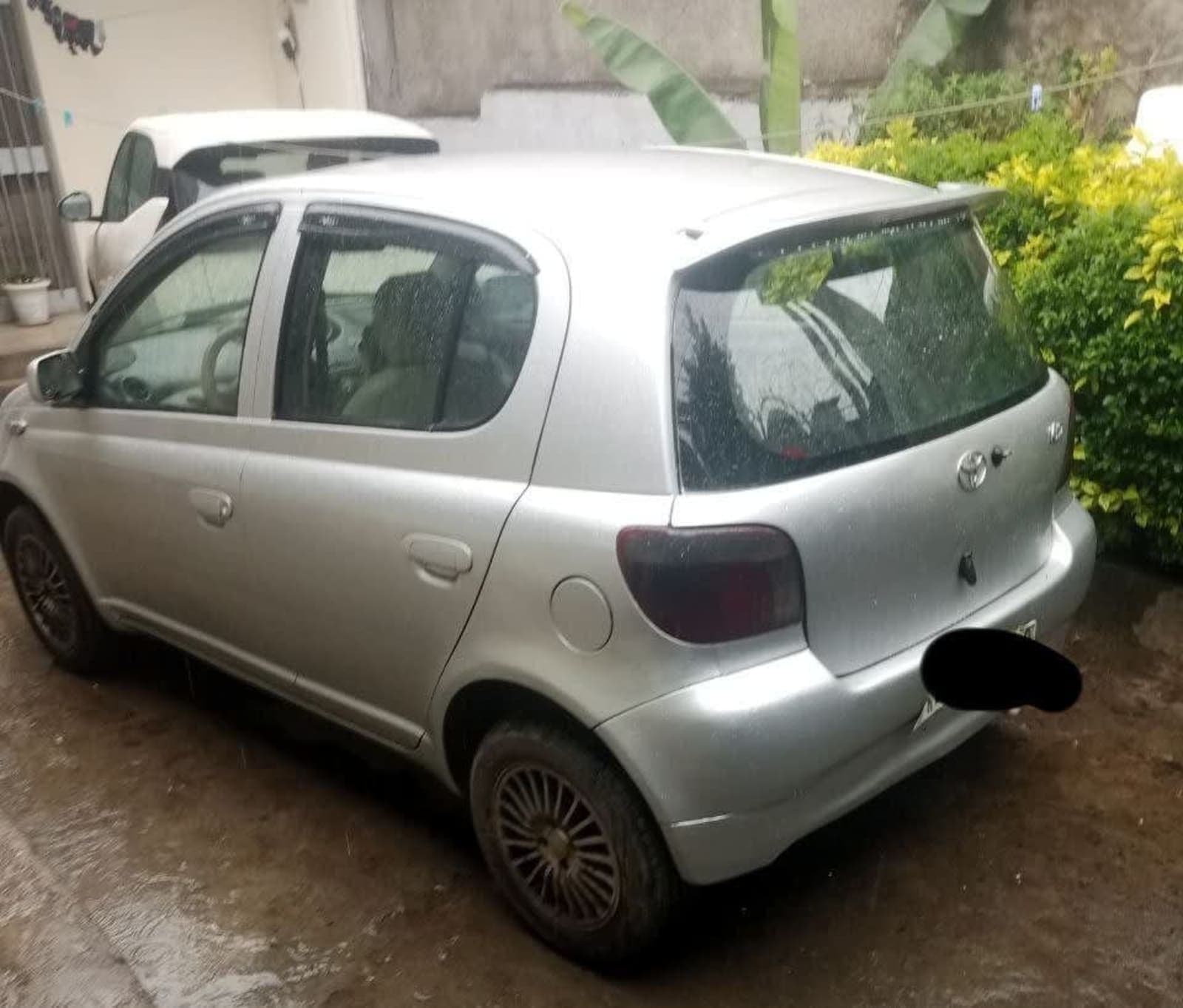 2001 Toyota Vitz — photo 2