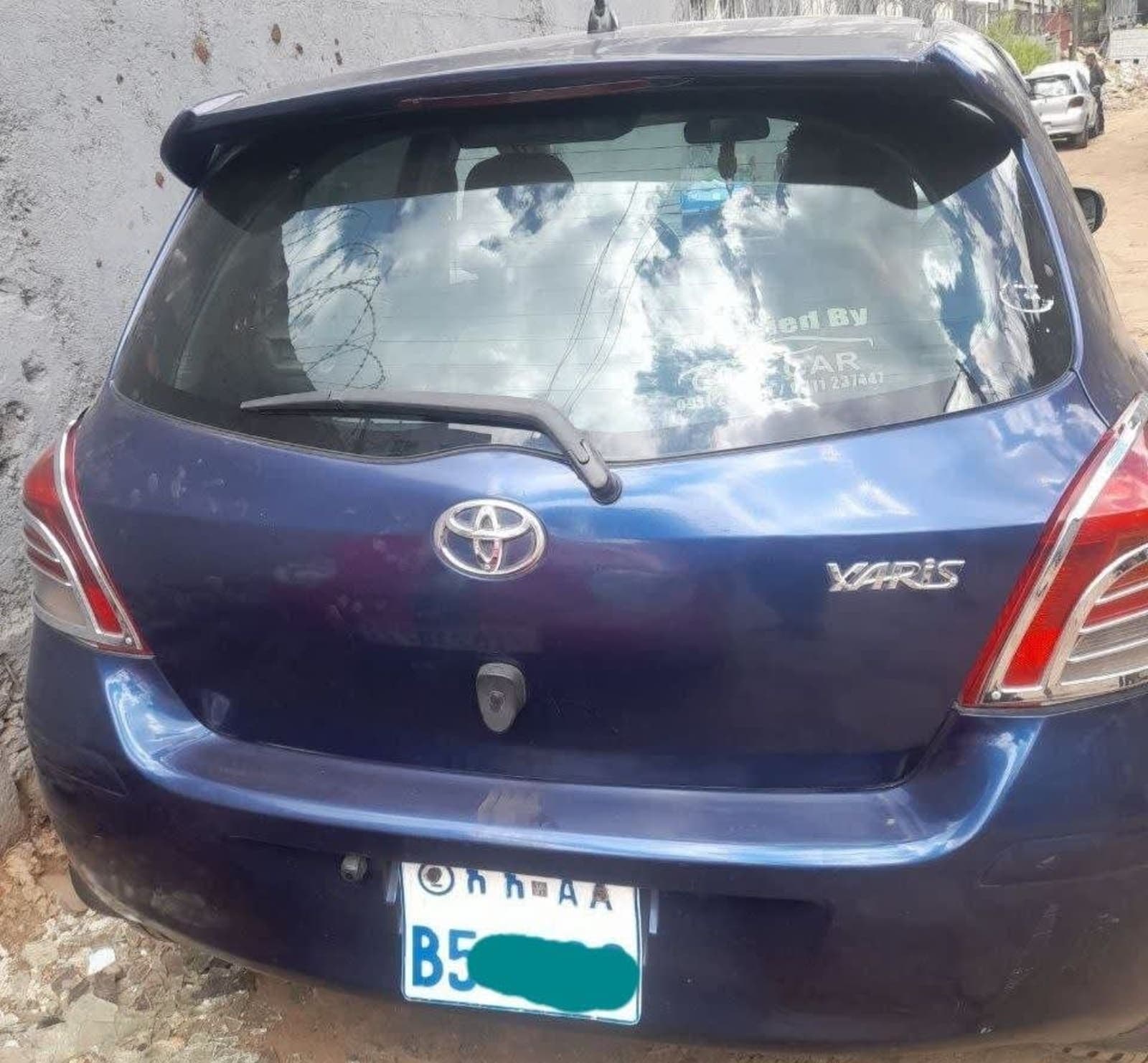 2010 Toyota Yaris Compact — photo 1