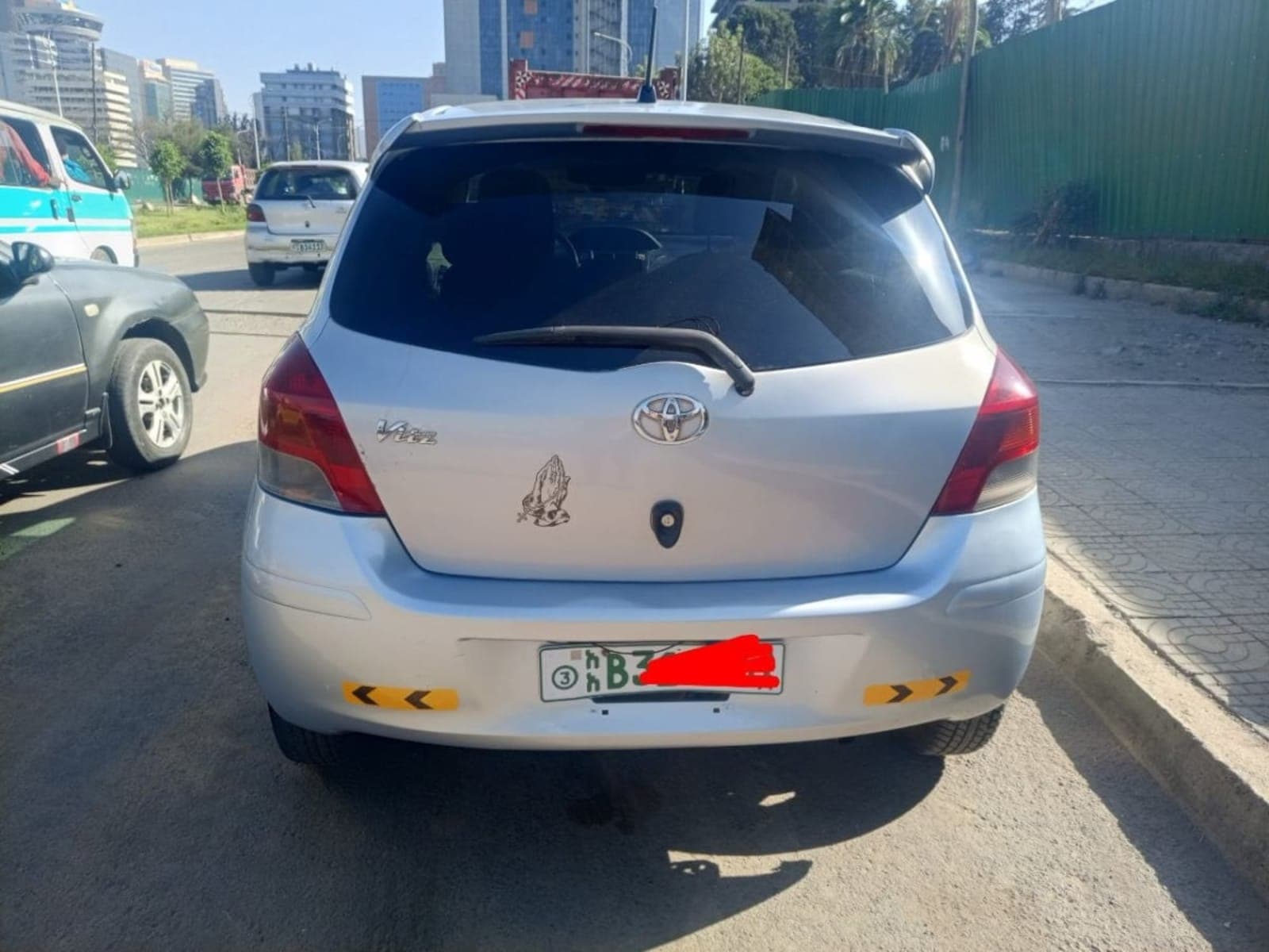 2011 Toyota Yaris Compact — photo 4