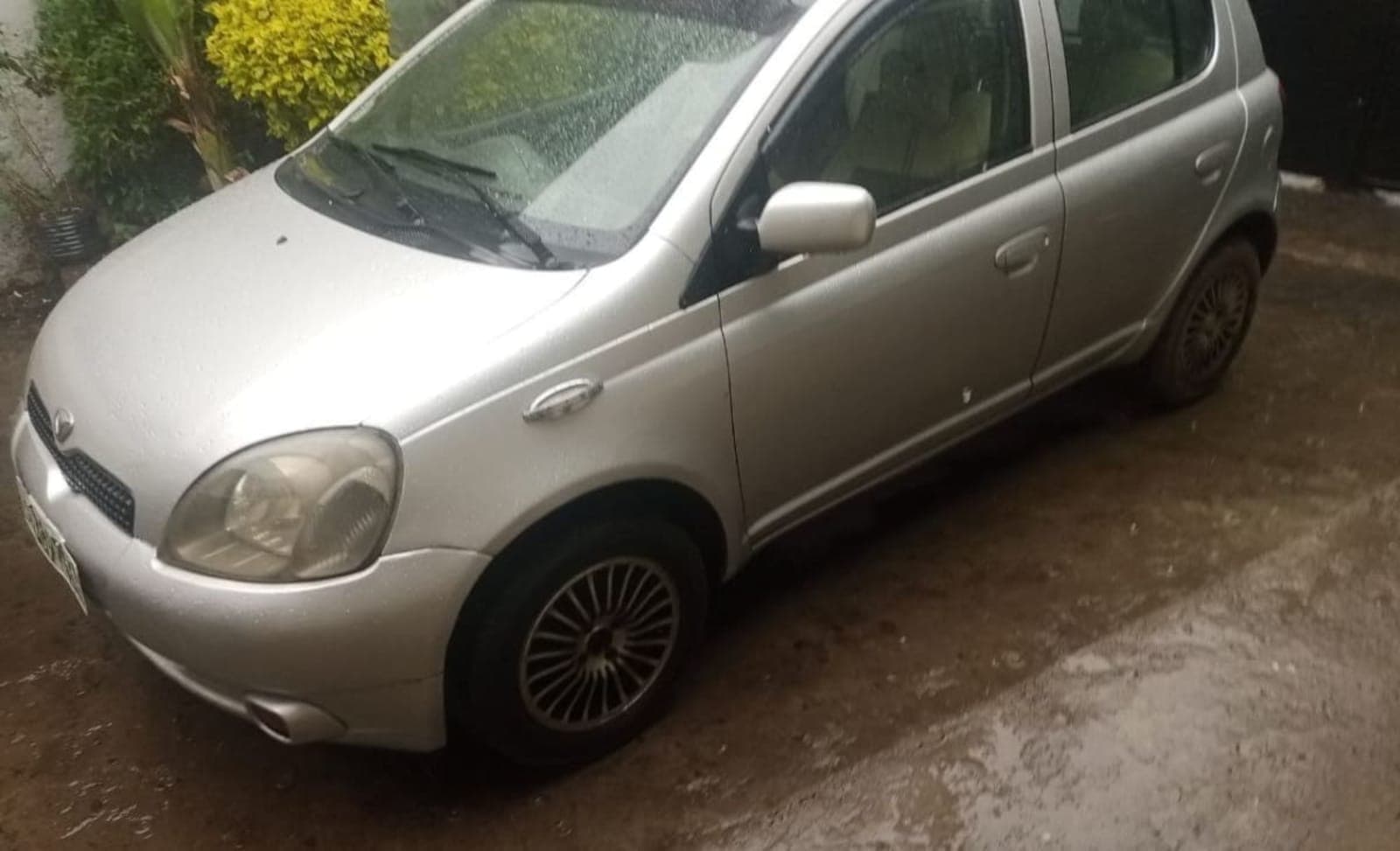 2001 Toyota Vitz — photo 3