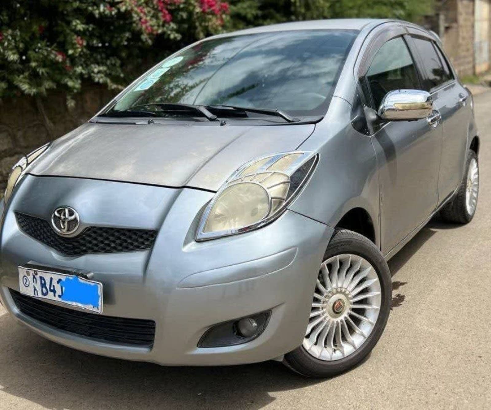 2010 Toyota Yaris Compact — photo 6