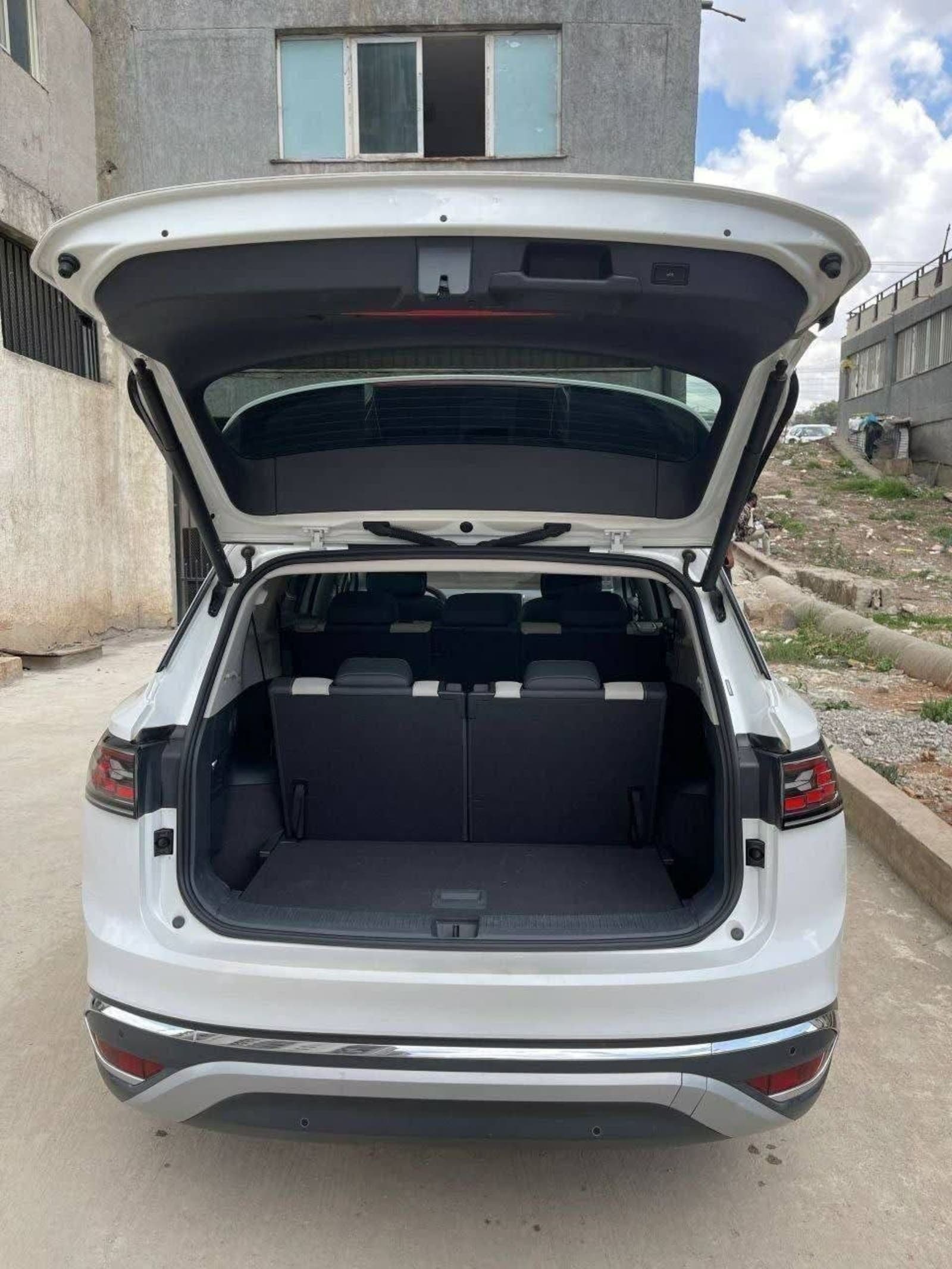 2022 Volkswagen ID6 Crozz Pro — photo 3