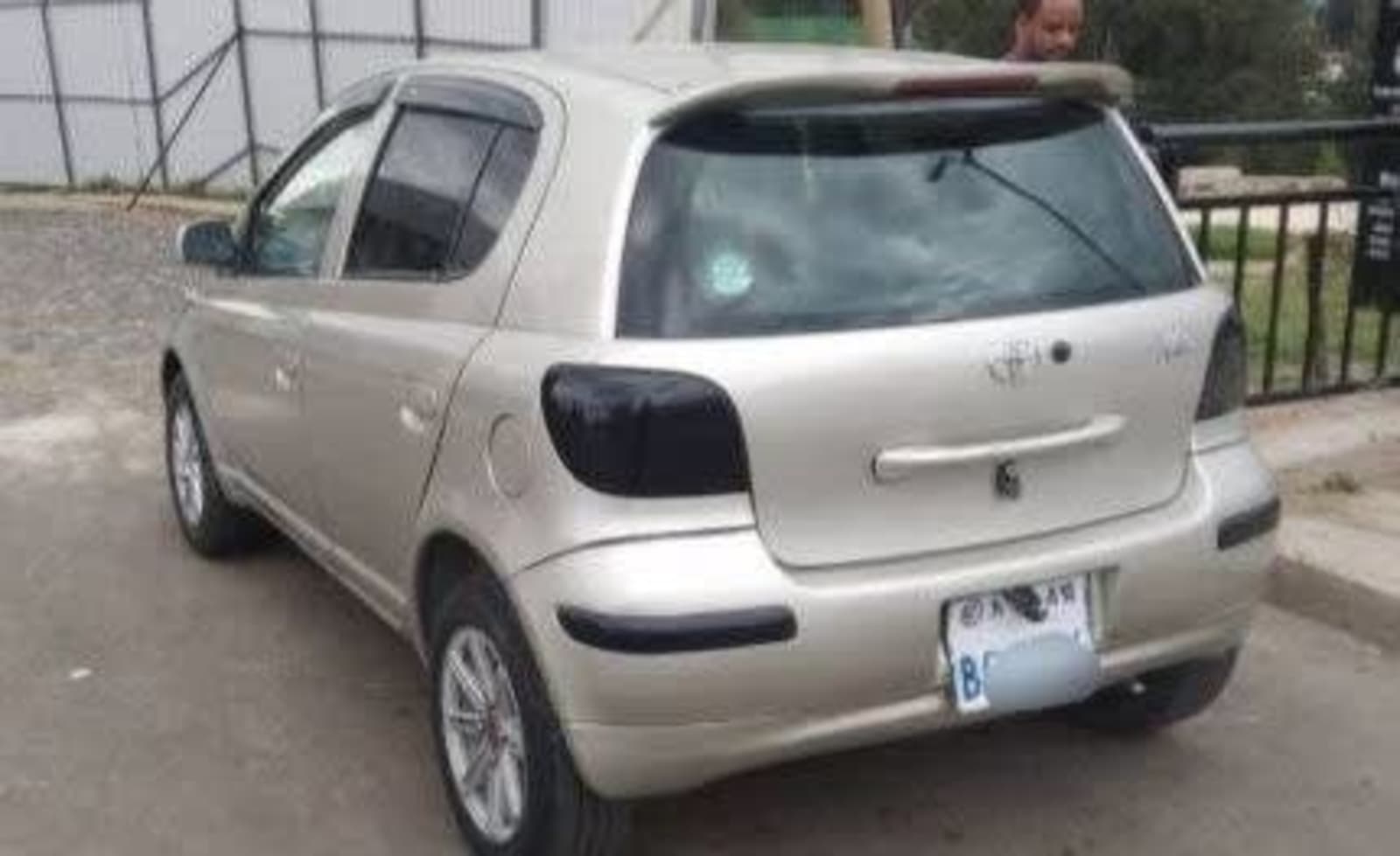 2002 Toyota Vitz — photo 3