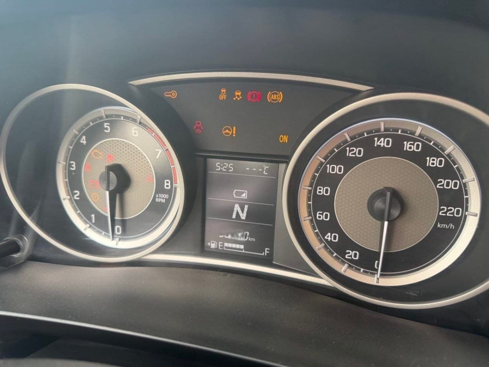 2022 Suzuki Swift — photo 2