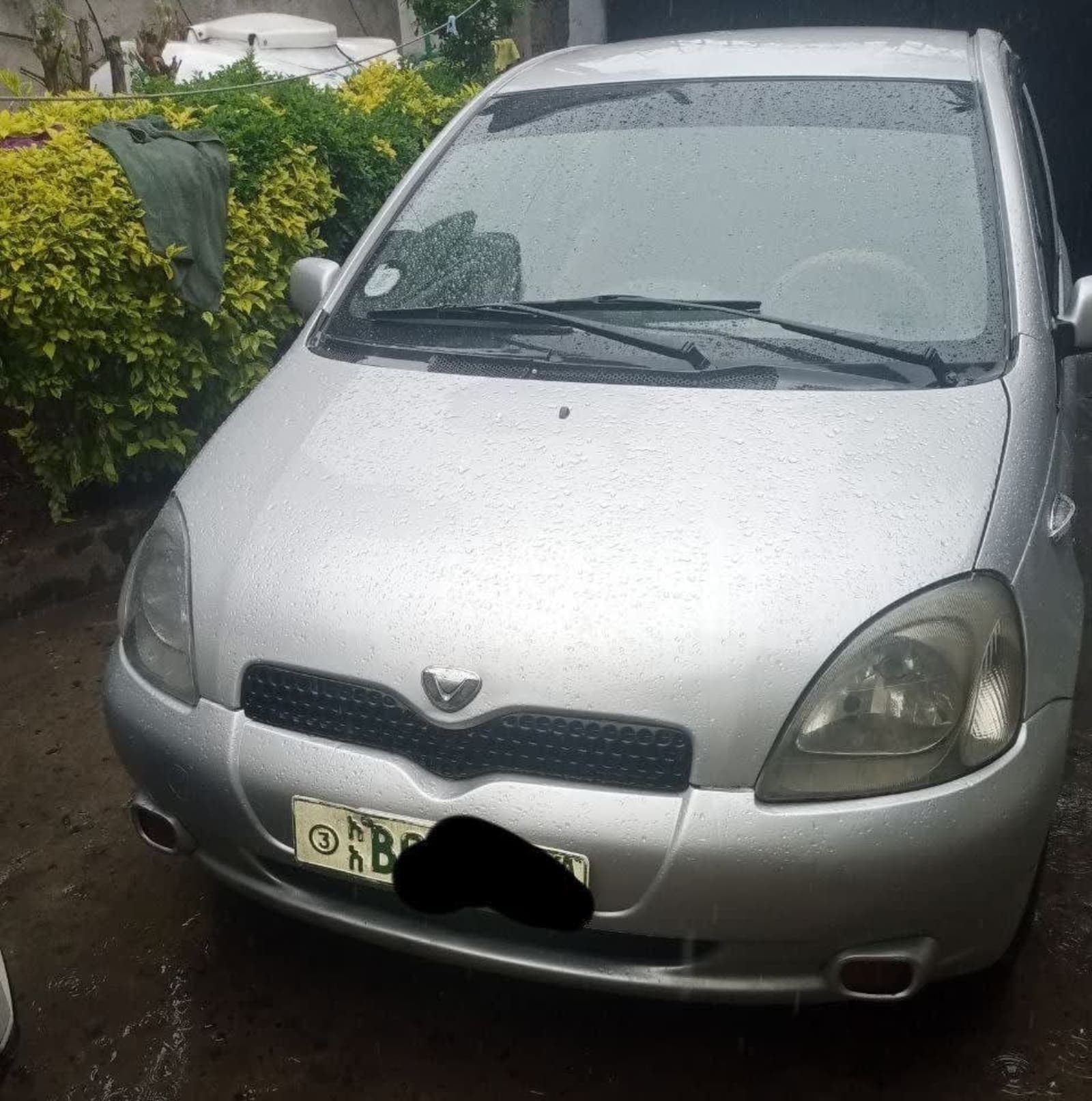 2001 Toyota Vitz — photo 1