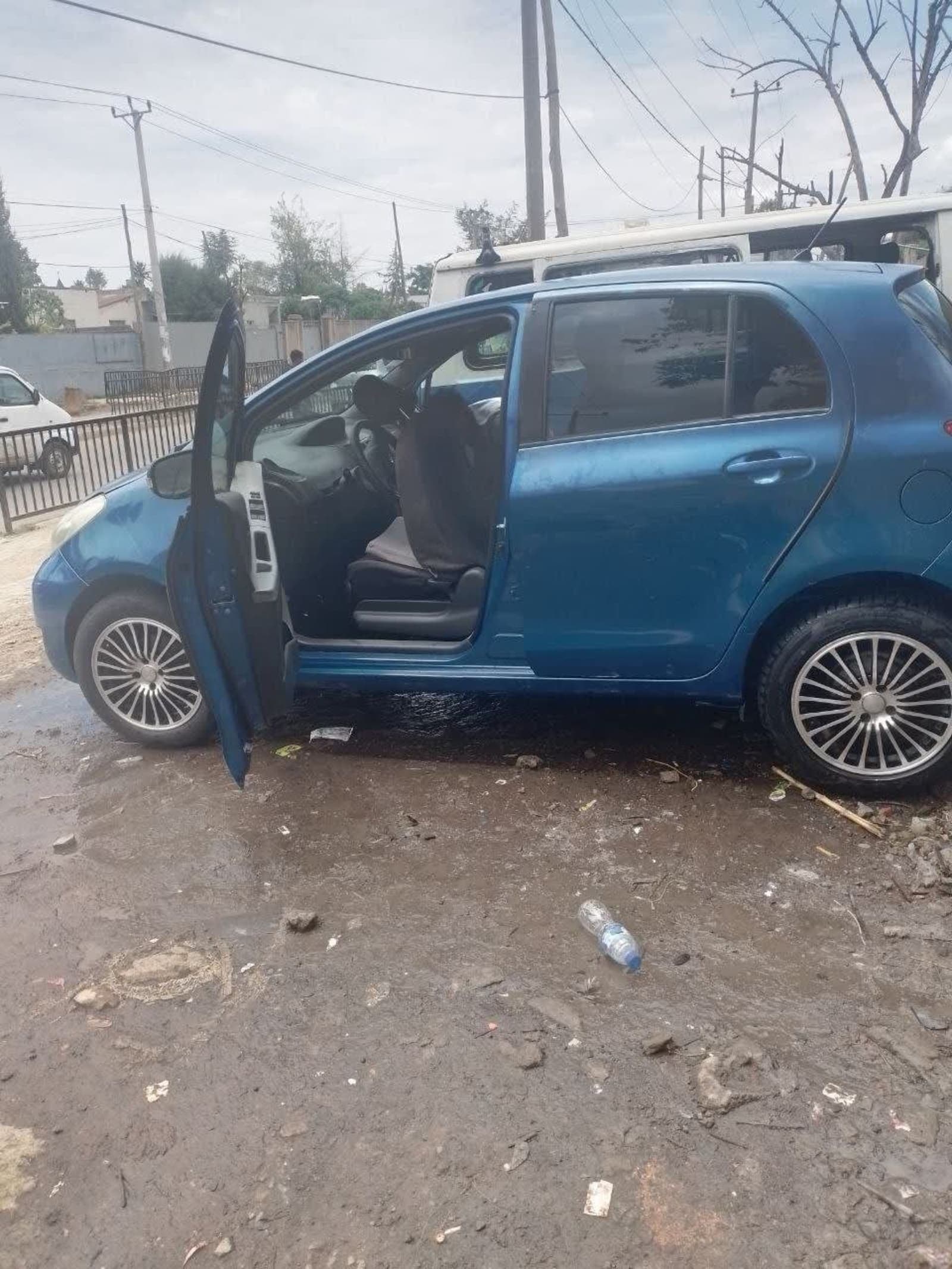 2006 Toyota Yaris Compact — photo 2