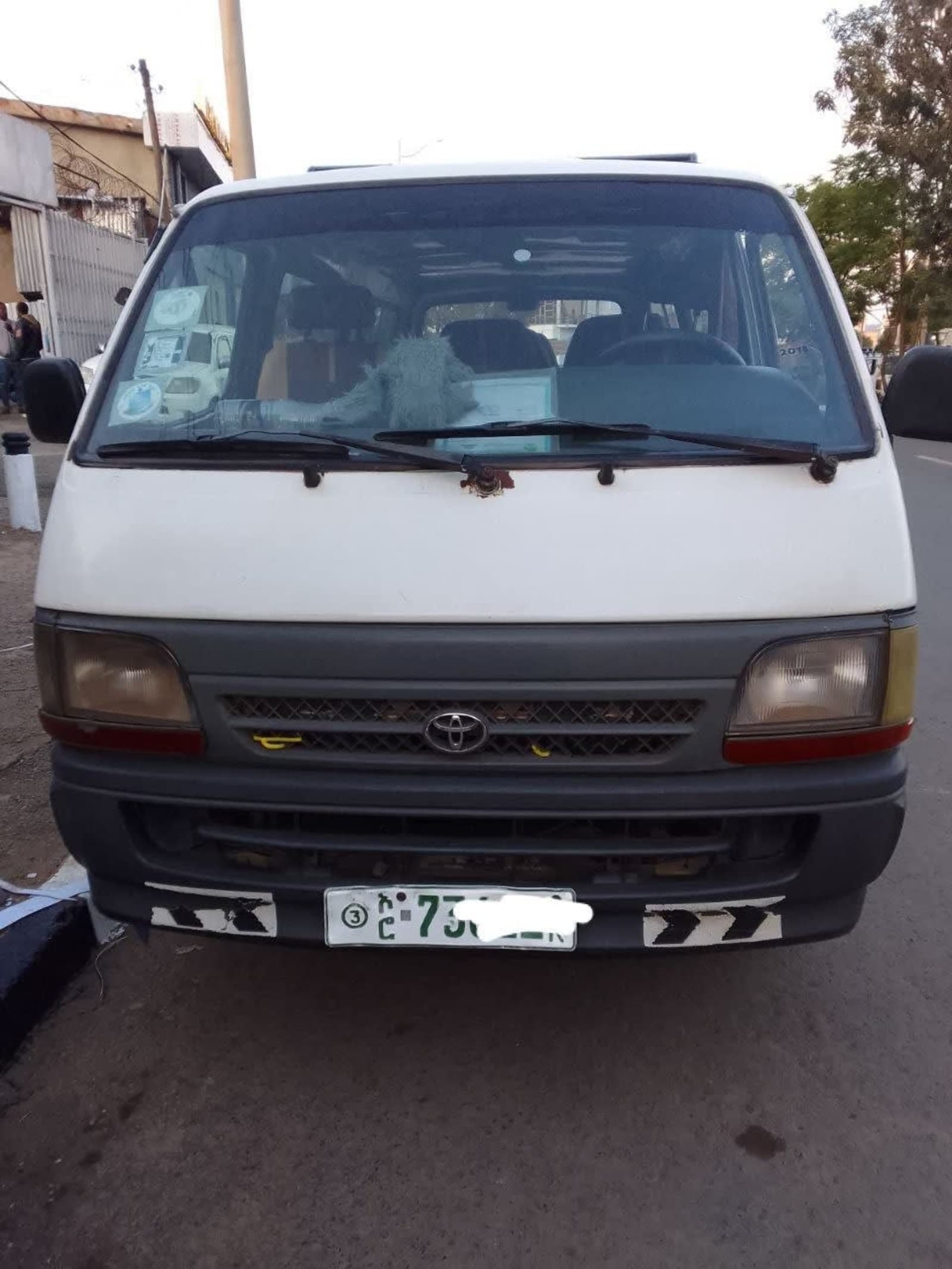 2004 Toyota 5L minibus — photo 2