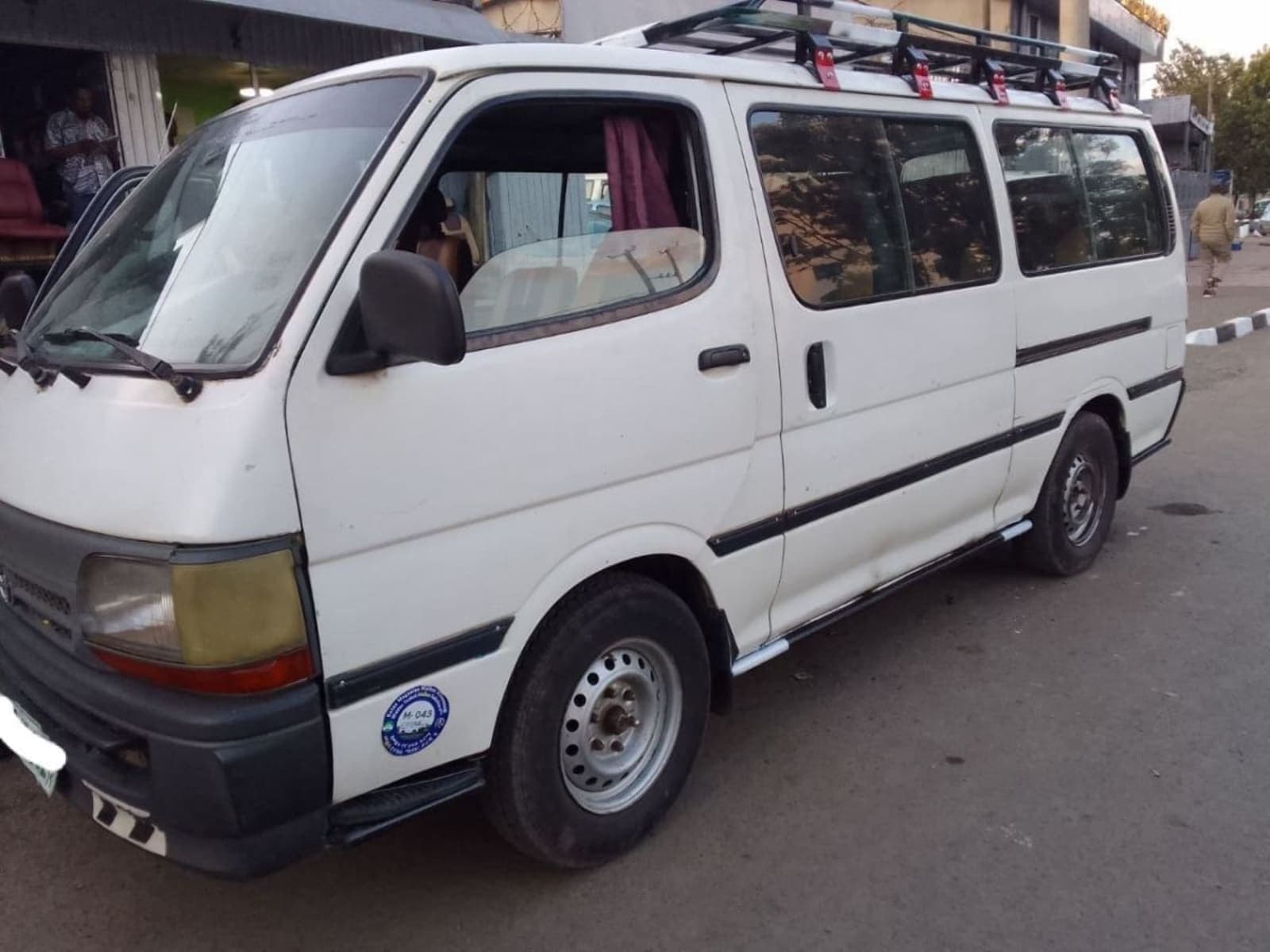 2004 Toyota 5L minibus — photo 4