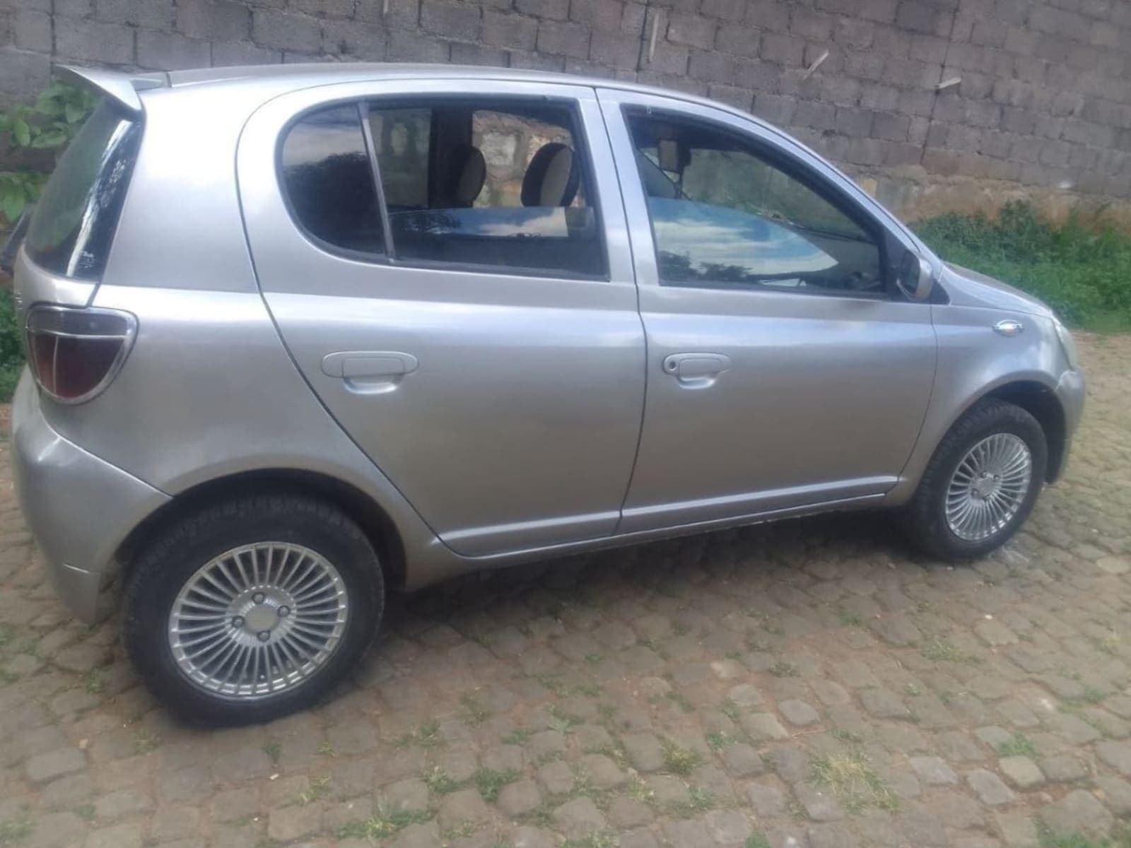 2001 TOYOTA VITZ — photo 3