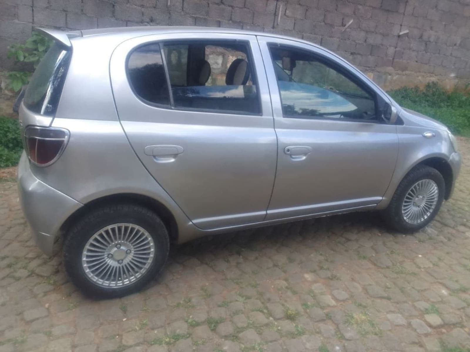 2001 TOYOTA VITZ — photo 5