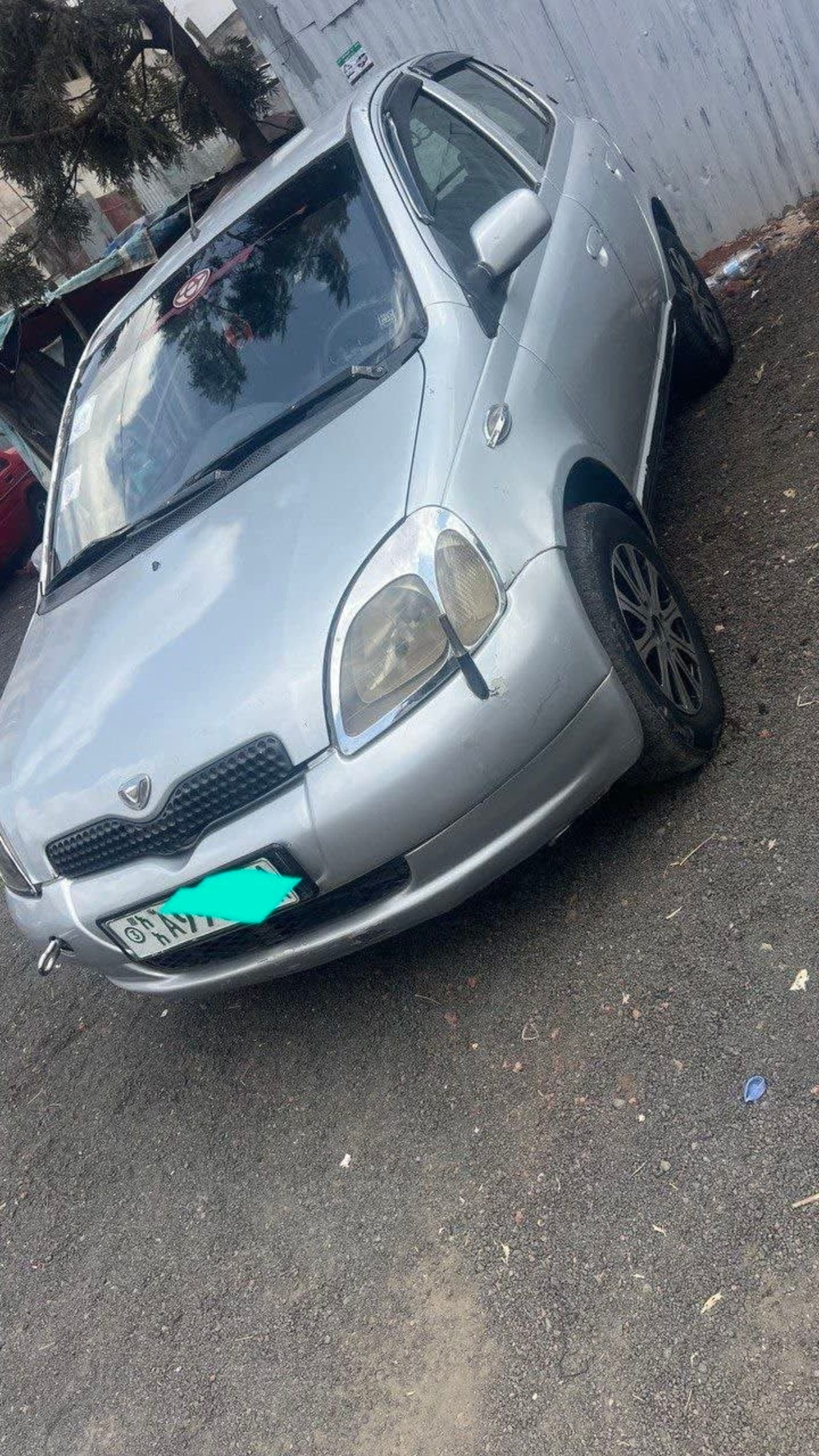 2001 Toyota Vitz โ photo 2