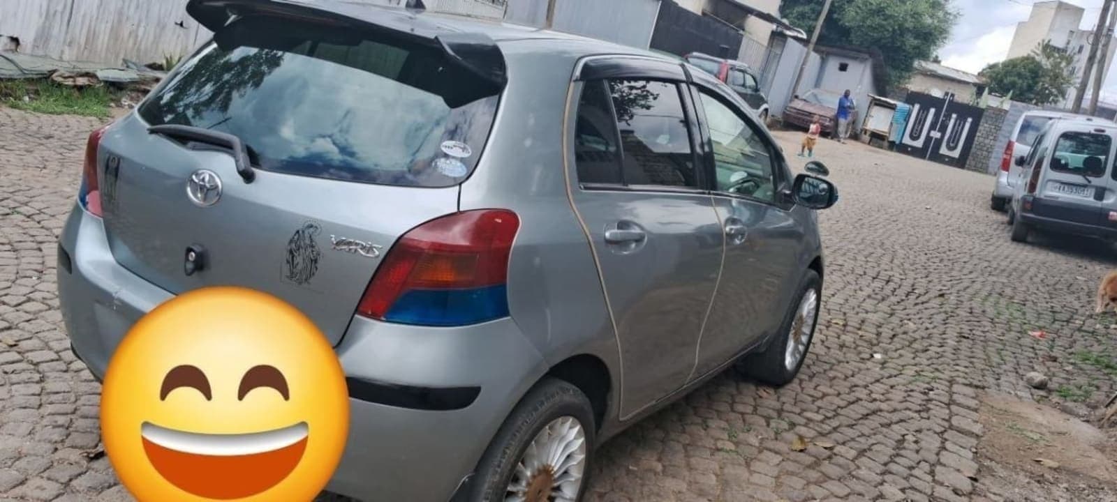 2010 Toyota Yaris Compact — photo 2