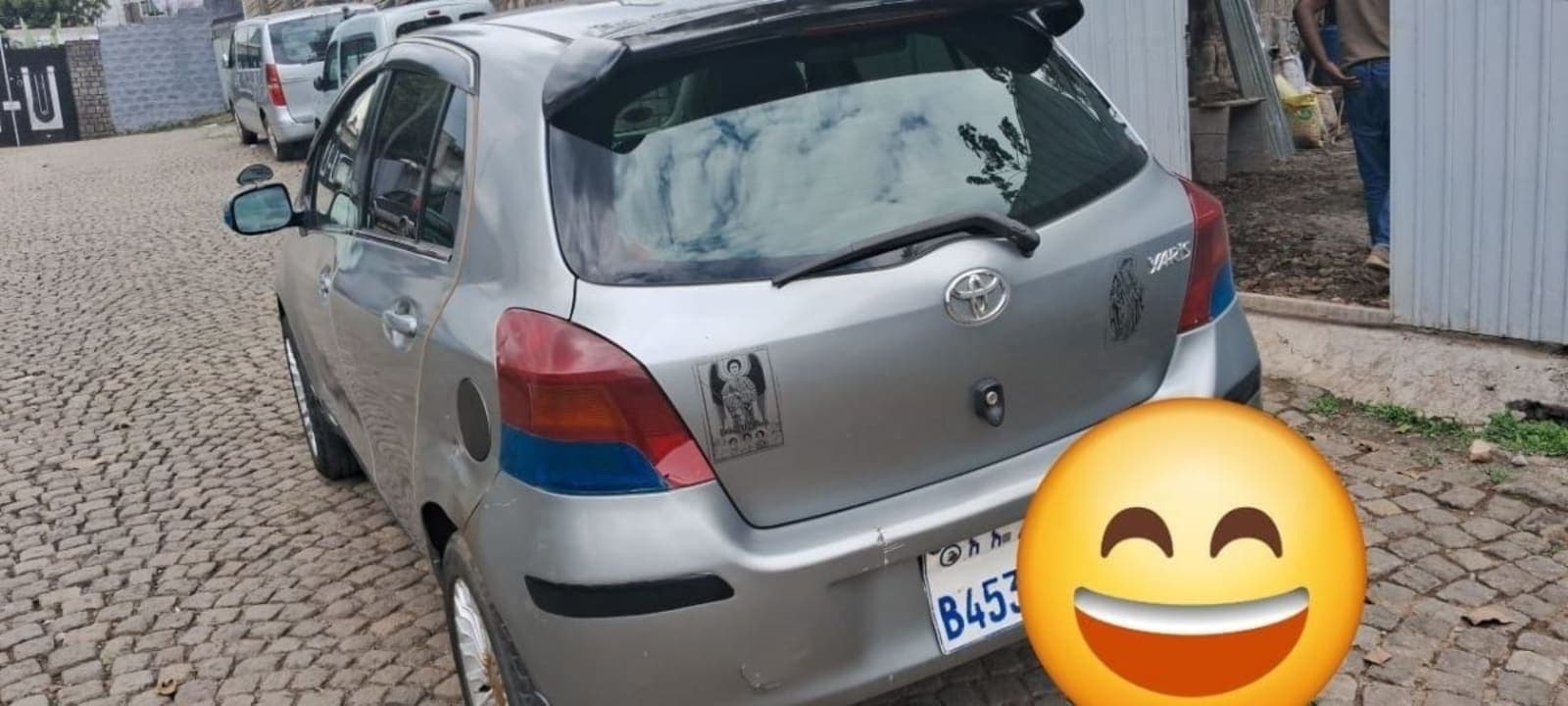 2010 Toyota Yaris Compact — photo 3
