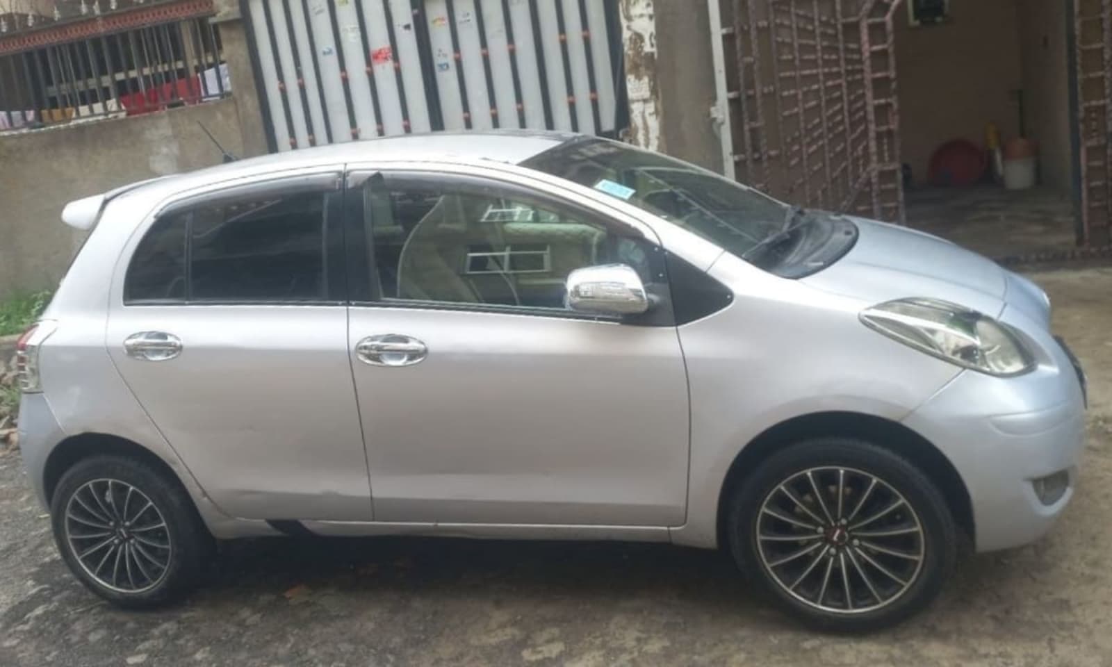2010 Toyota Yaris Belta — photo 4
