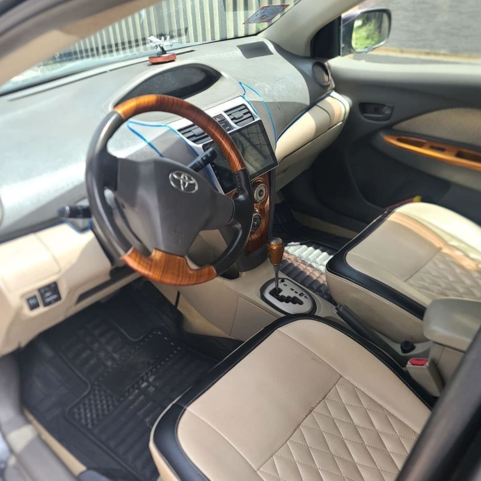 2009 Toyota Yaris Belta — photo 3