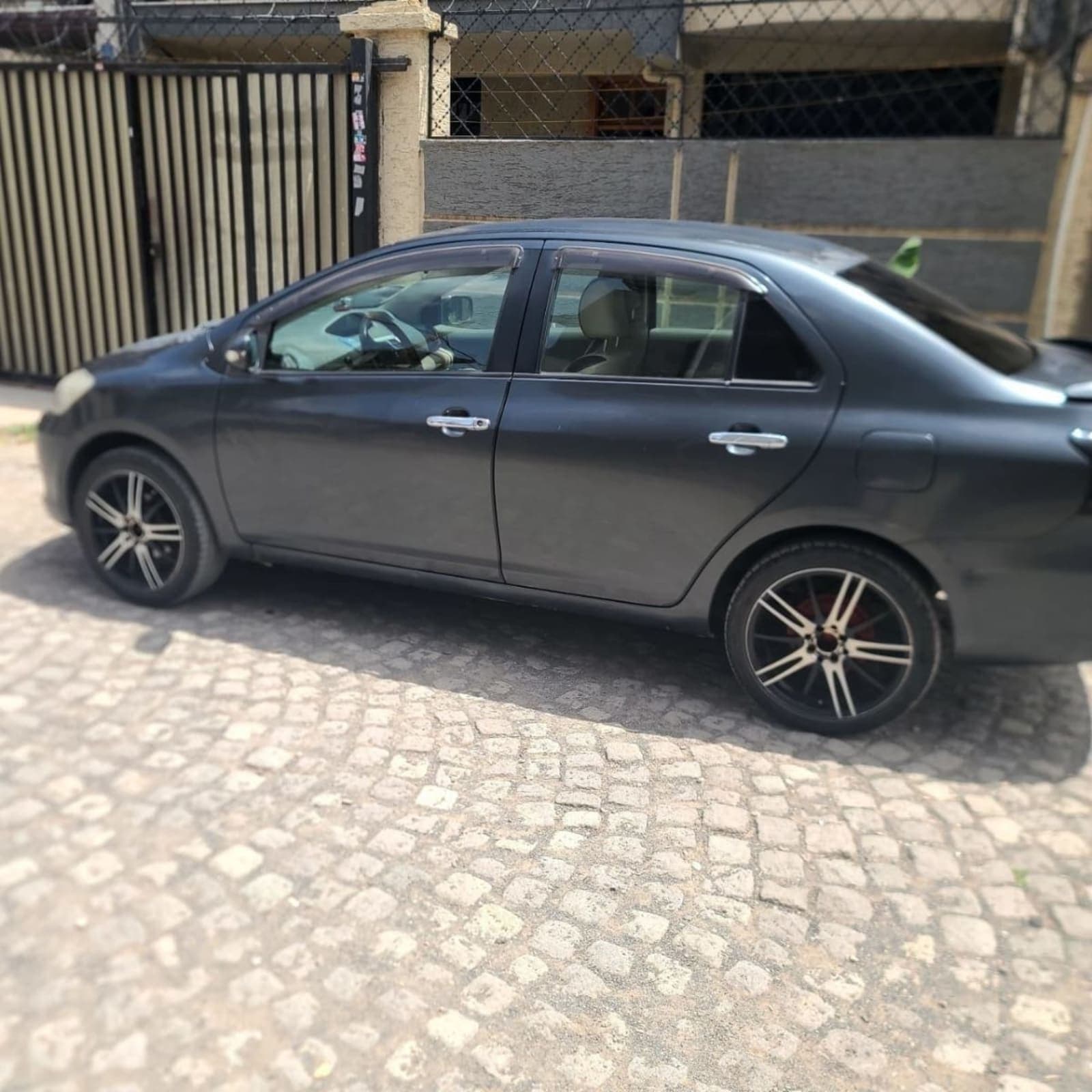 2009 Toyota Yaris Belta — photo 5