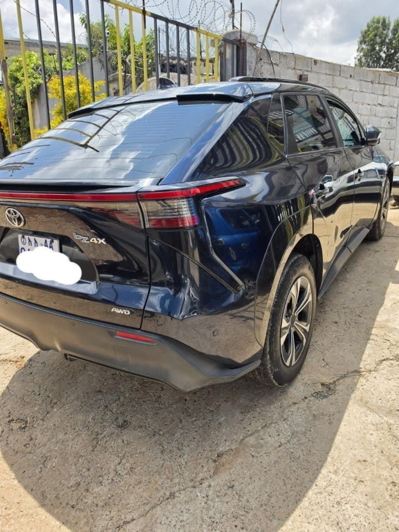 2023 Toyota BZ4X EV — photo 2
