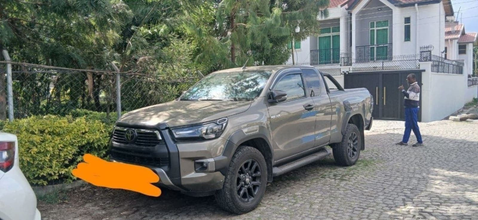 2022 Toyota Invincible King Cab โ photo 2