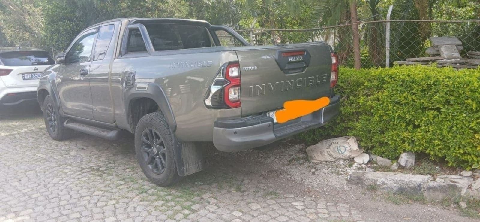 2022 Toyota Invincible King Cab โ photo 4