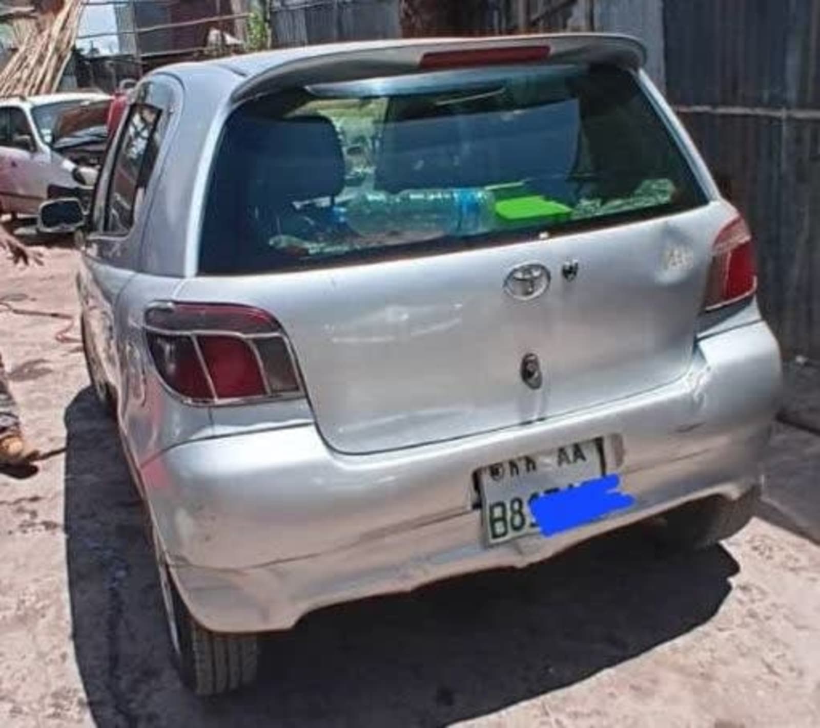 2001 Toyota Vitz — photo 2