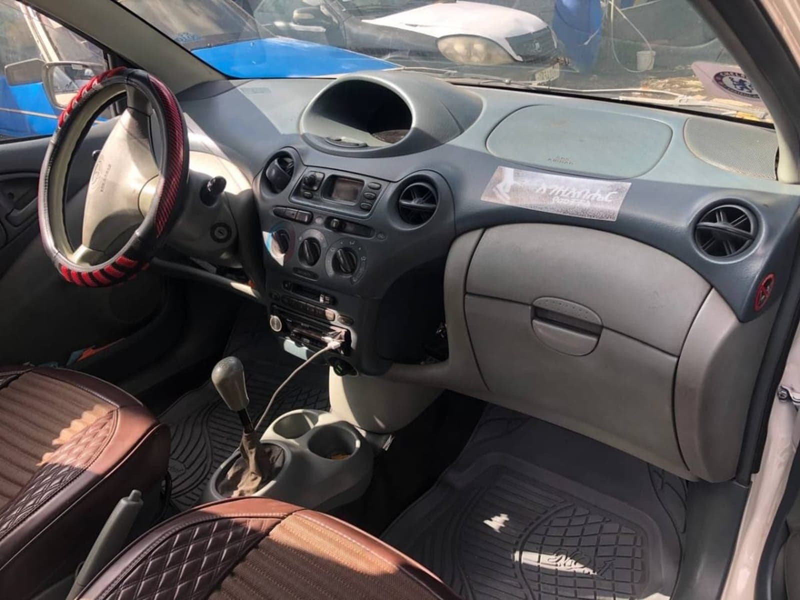 2002 Toyota Vitz Yaris — photo 1