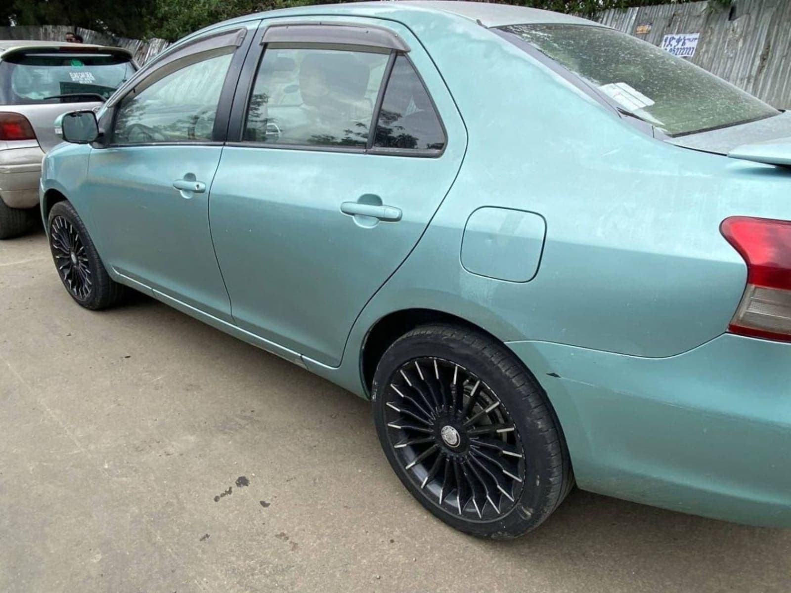 2010 Toyota Yaris Belta — photo 1