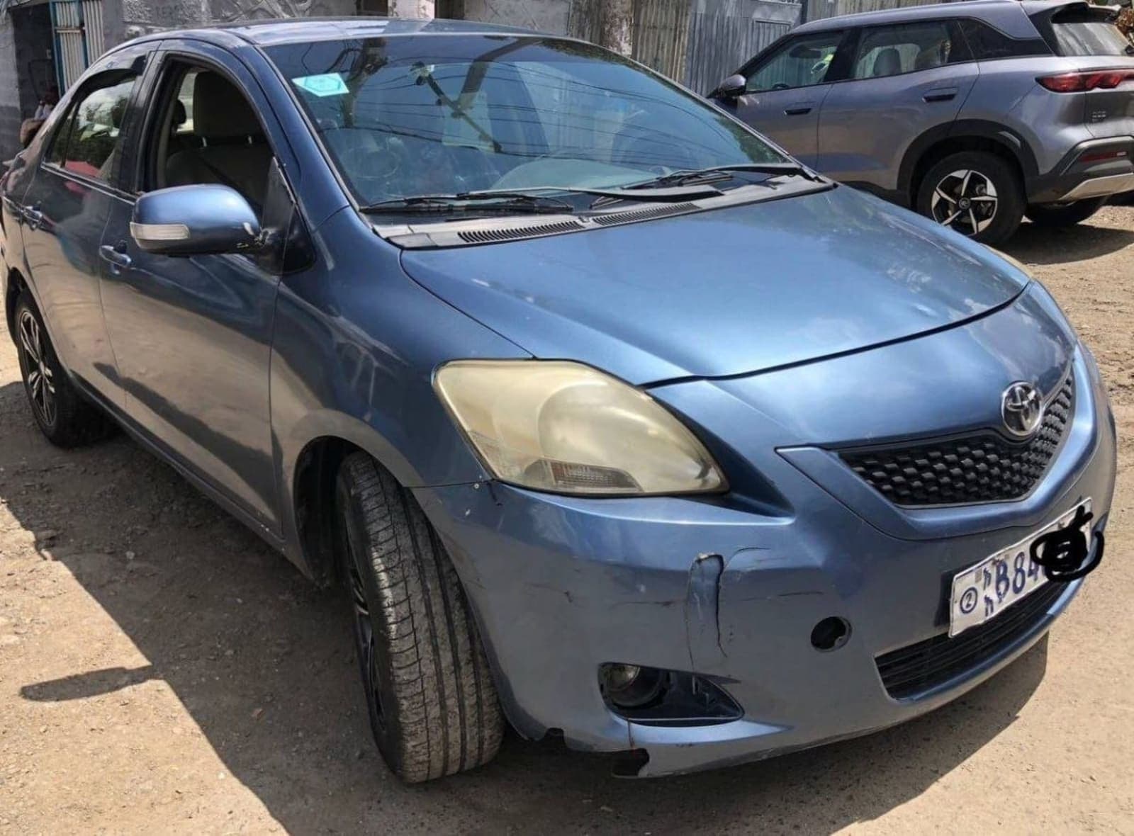 2011 Toyota Yaris Belta — photo 2