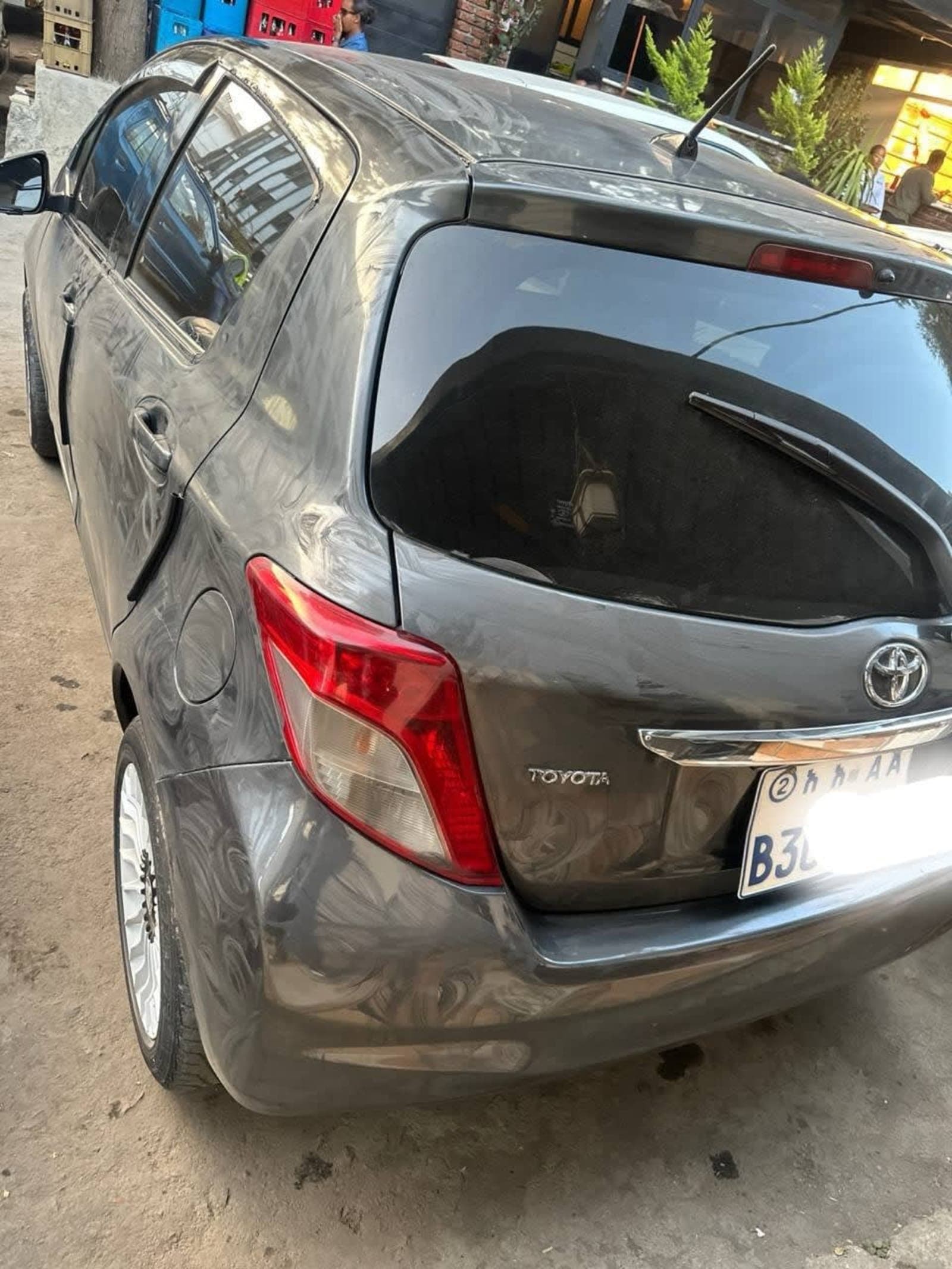 2012 Toyota Yaris โ photo 2