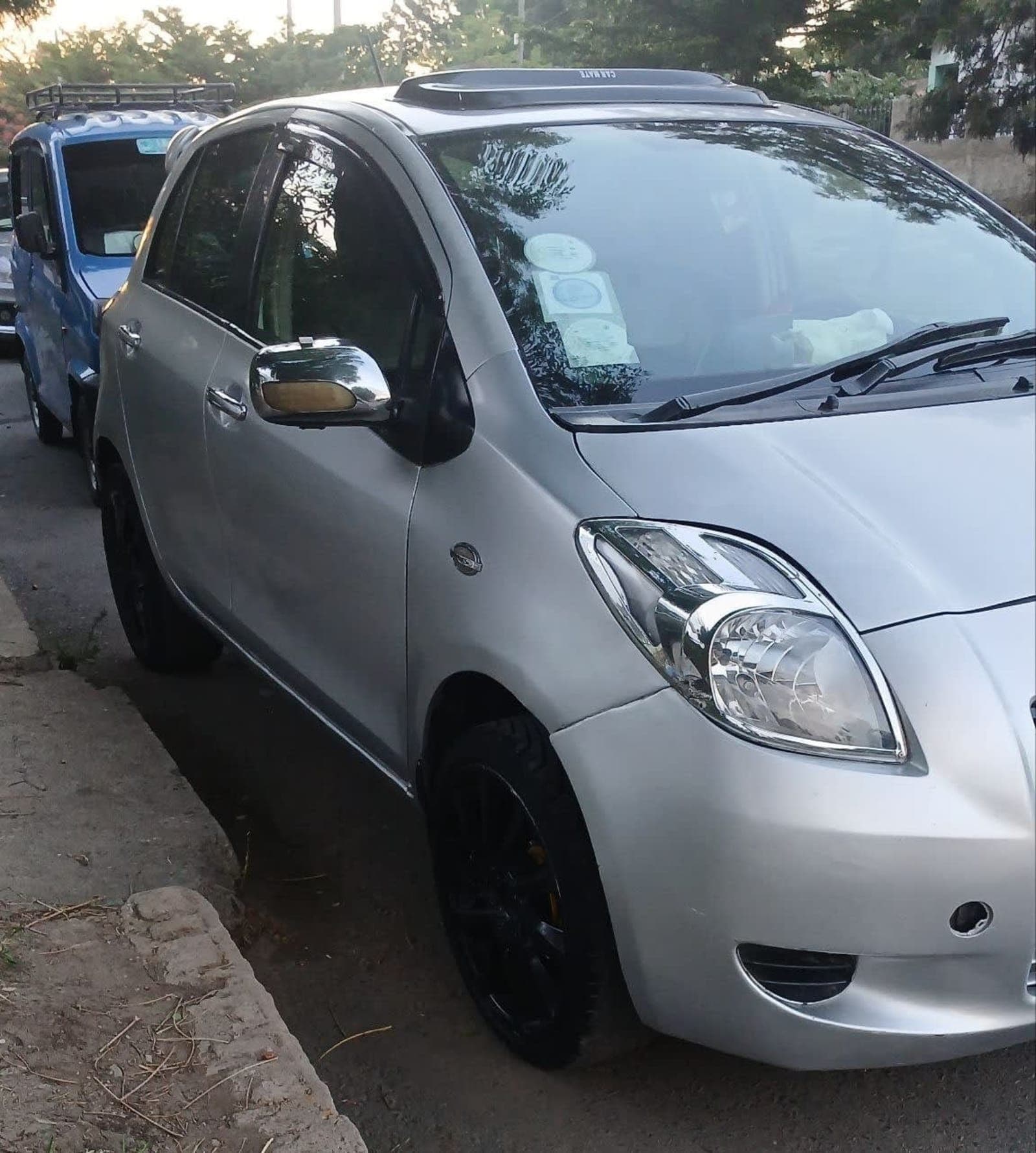 2005 Toyota Yaris — photo 1