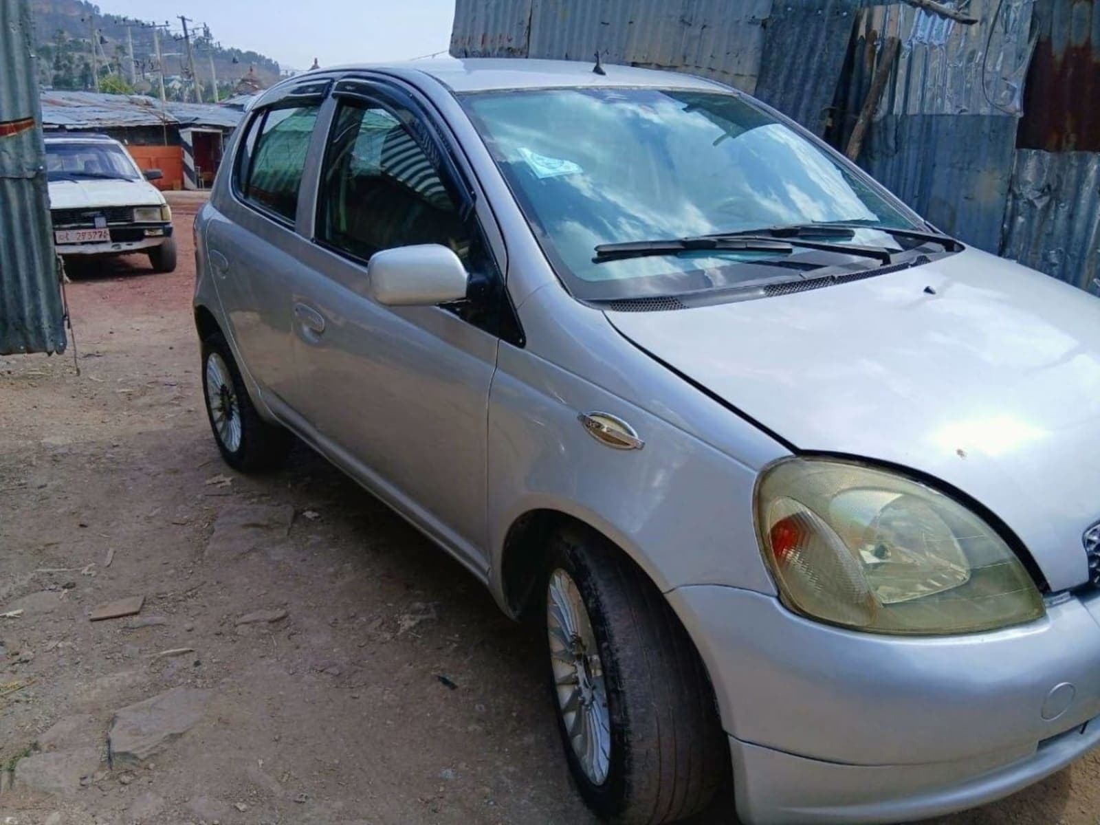 1999 Toyota Vitz — photo 2